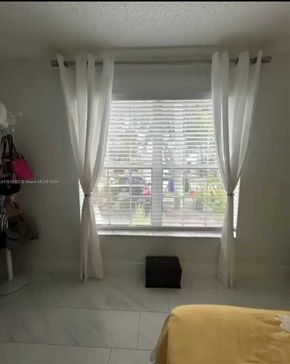 Small Image of 17914 SOUTH WEST 29TH CT, Miramar Number 3