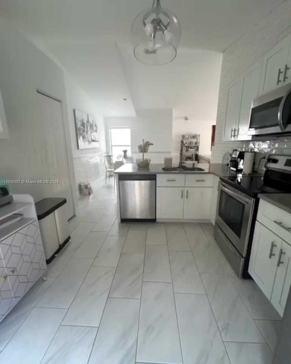 Small Image of 17914 SOUTH WEST 29TH CT, Miramar Number 4
