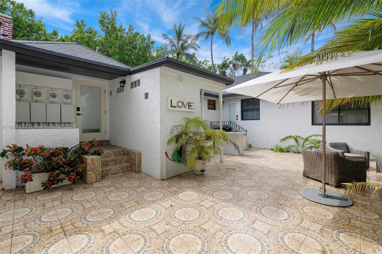 Small Image of 242 MERIDIAN AVE, Miami Beach Number 10