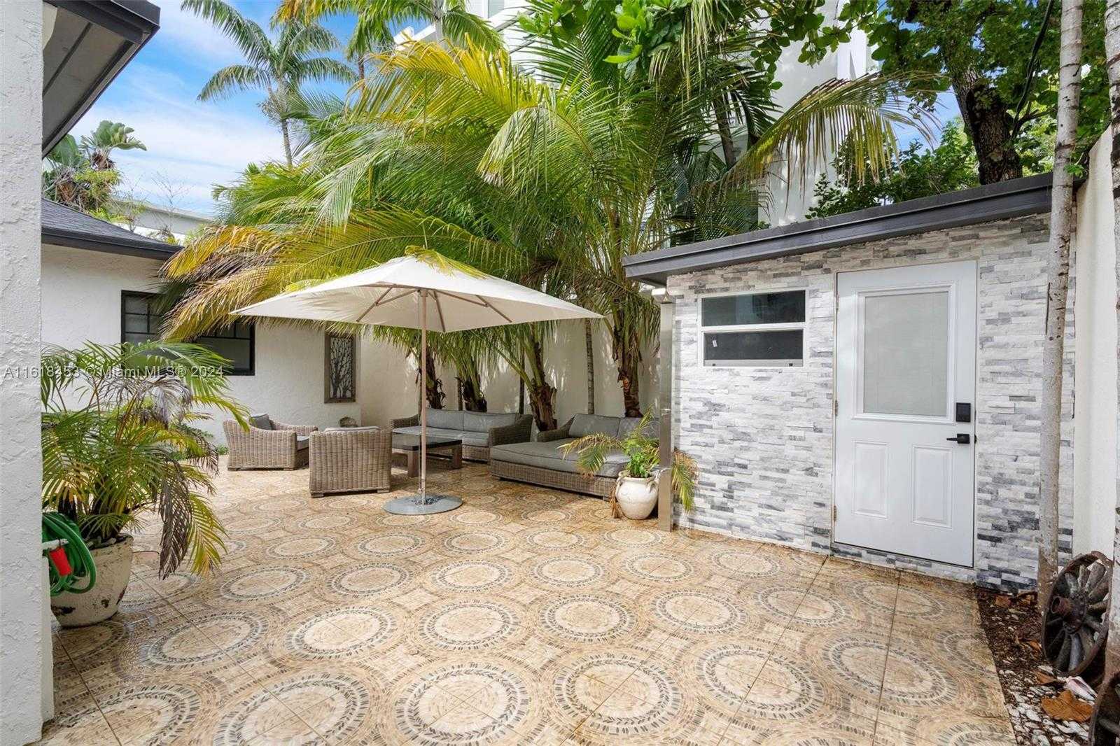 Small Image of 242 MERIDIAN AVE, Miami Beach Number 11
