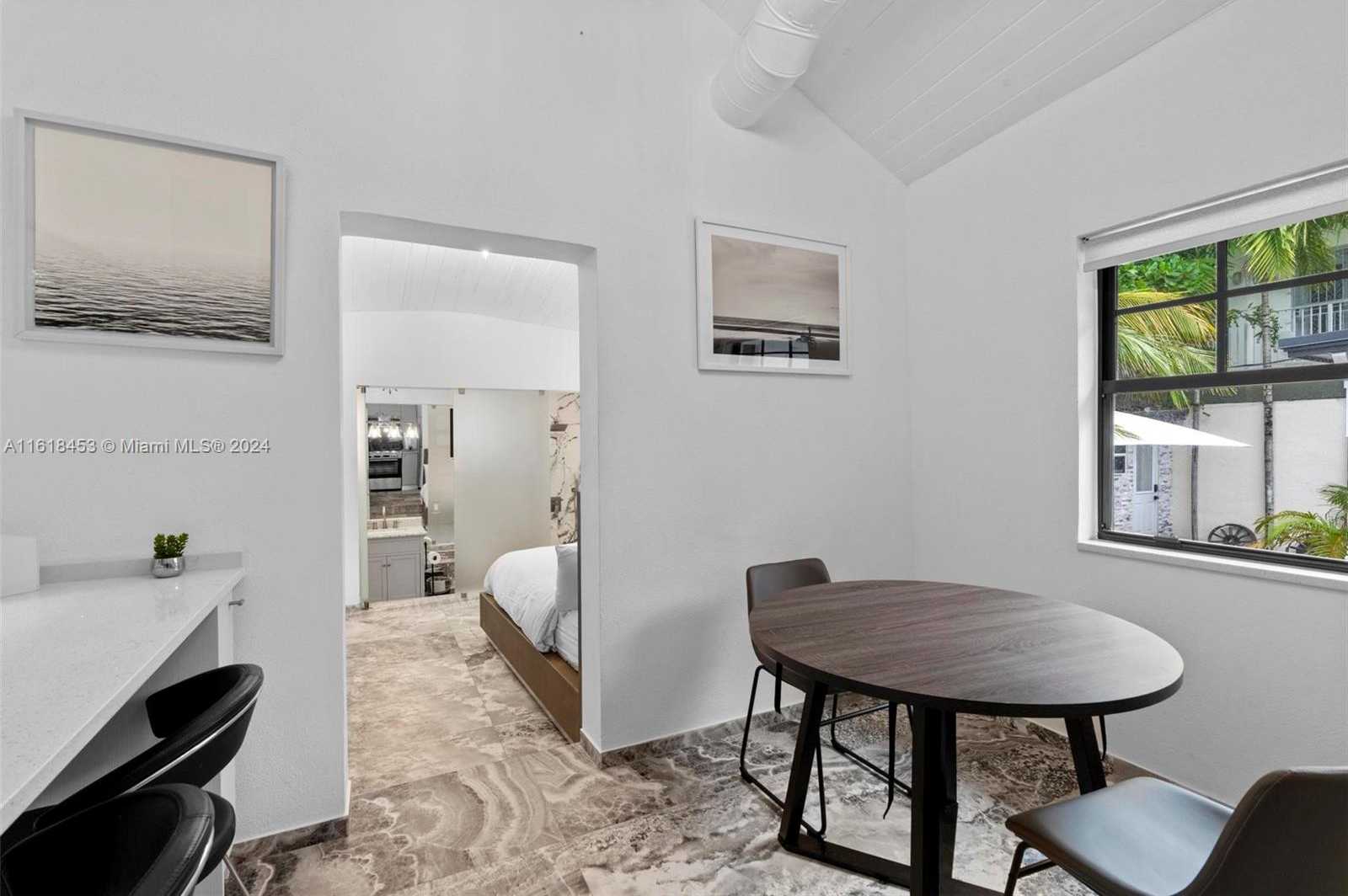 Small Image of 242 MERIDIAN AVE, Miami Beach Number 12