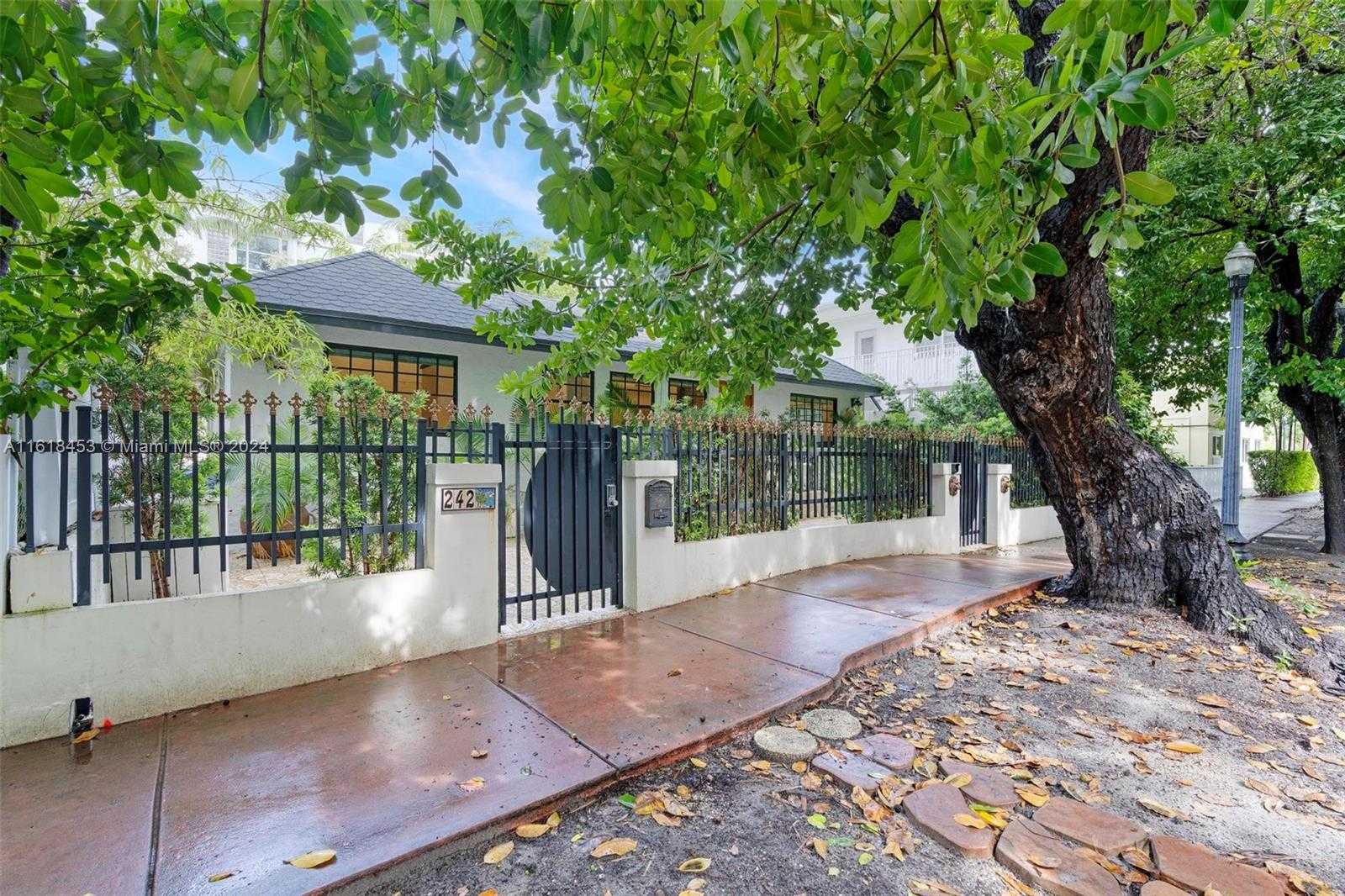 Small Image of 242 MERIDIAN AVE, Miami Beach Number 14