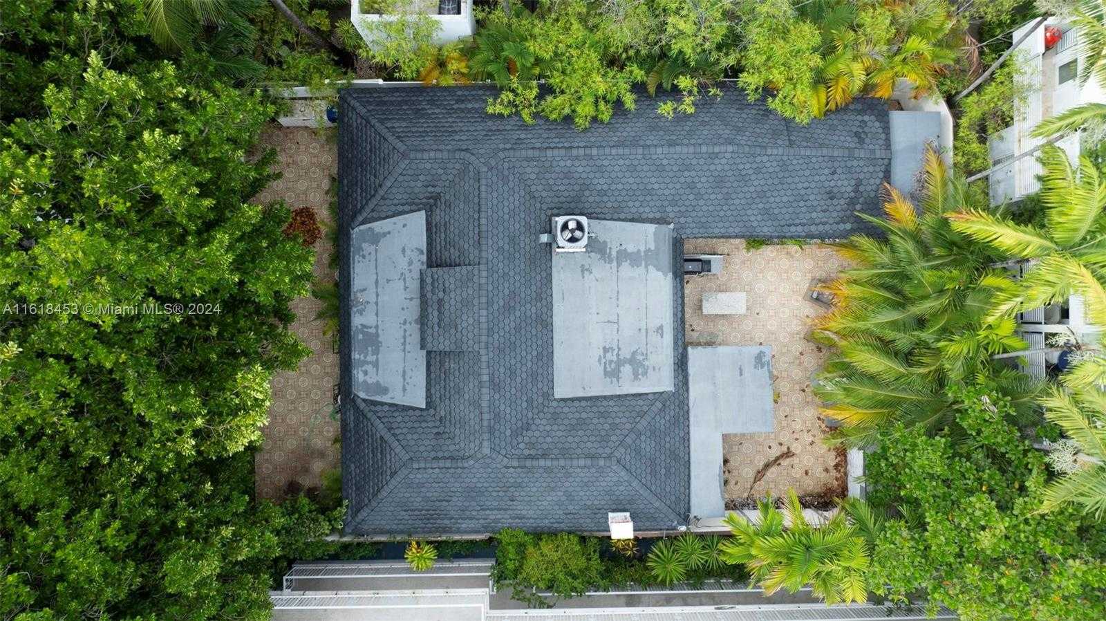 Small Image of 242 MERIDIAN AVE, Miami Beach Number 18