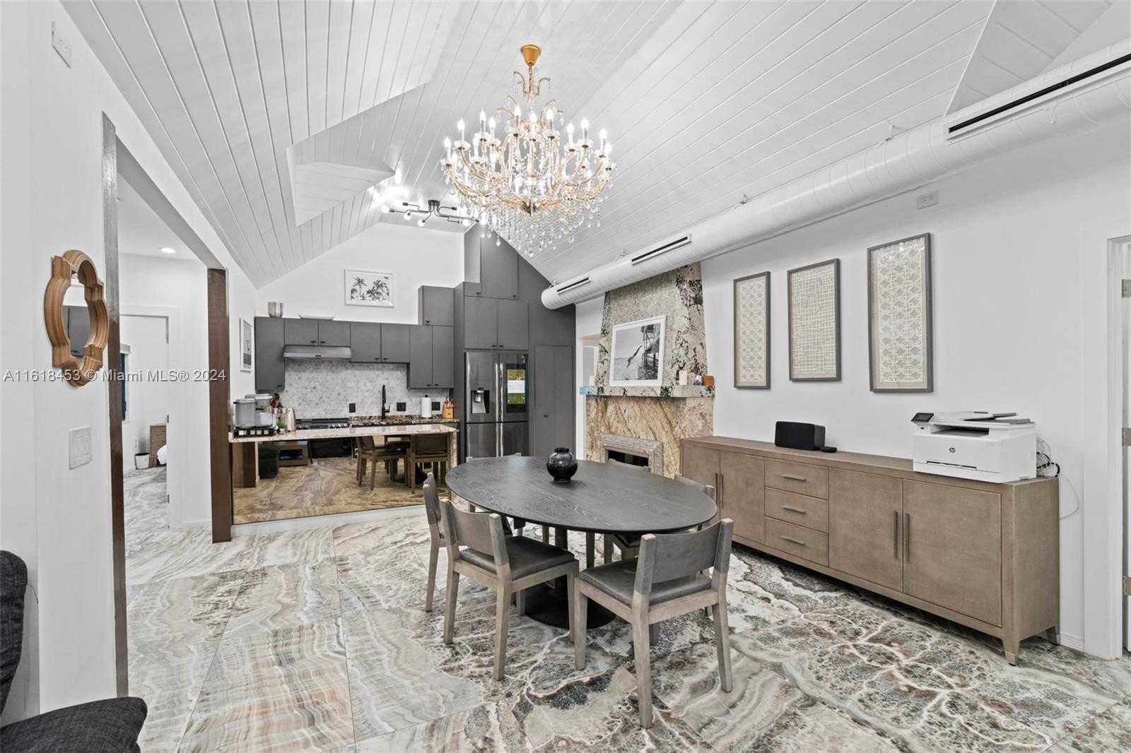 Small Image of 242 MERIDIAN AVE, Miami Beach Number 4
