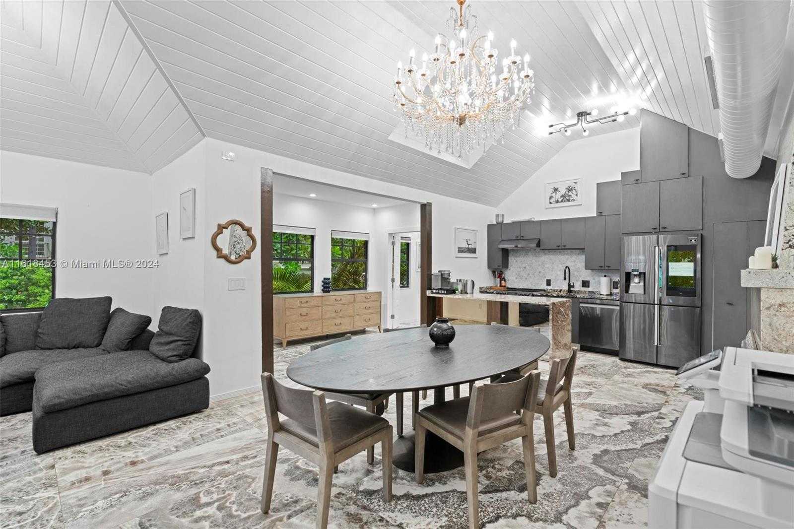 Small Image of 242 MERIDIAN AVE, Miami Beach Number 5