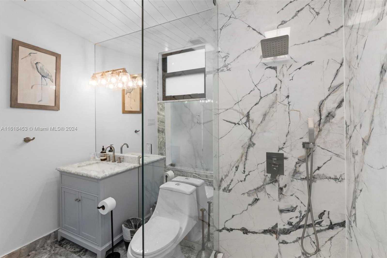 Small Image of 242 MERIDIAN AVE, Miami Beach Number 8