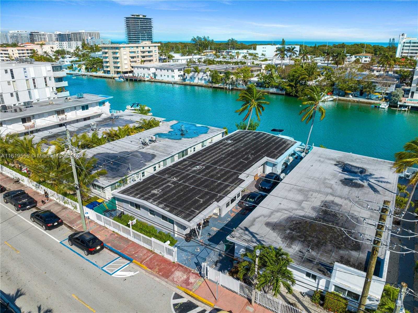 Small Image of 8221 CRESPI BLVD, Miami Beach Number 10
