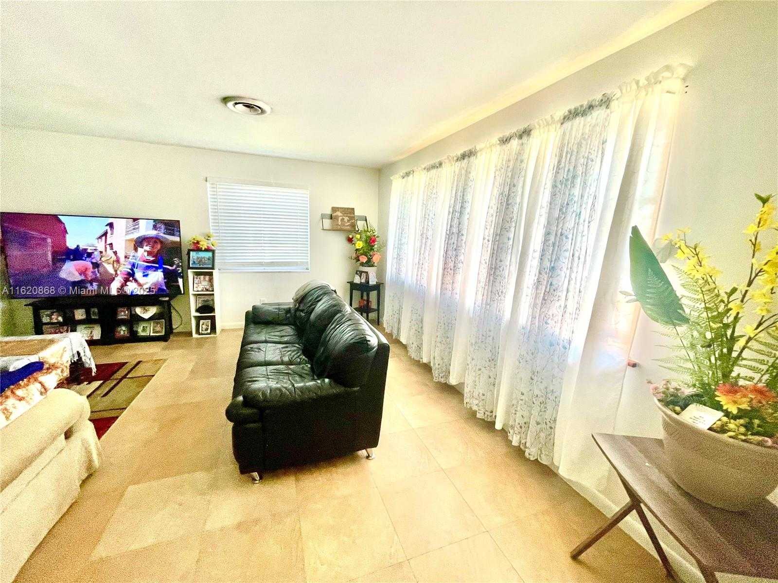 Small Image of 4109 HAYES ST, Hollywood Number 4
