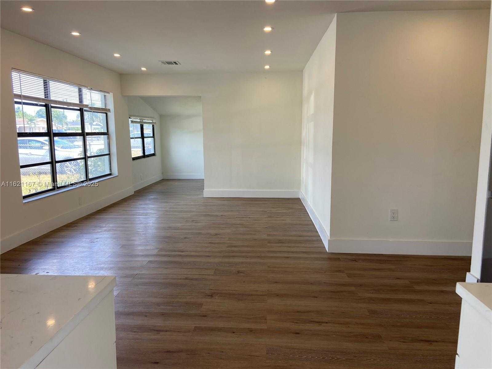 Small Image of 632 NORTH WEST 19TH ST, Pompano Beach Number 2
