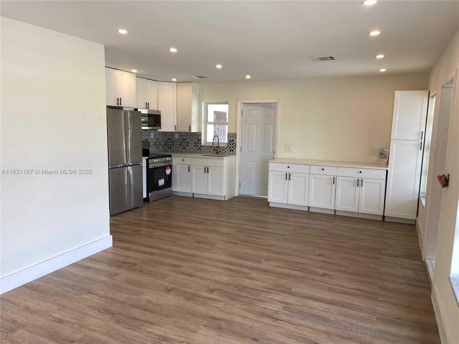 Small Image of 632 NORTH WEST 19TH ST, Pompano Beach Number 3