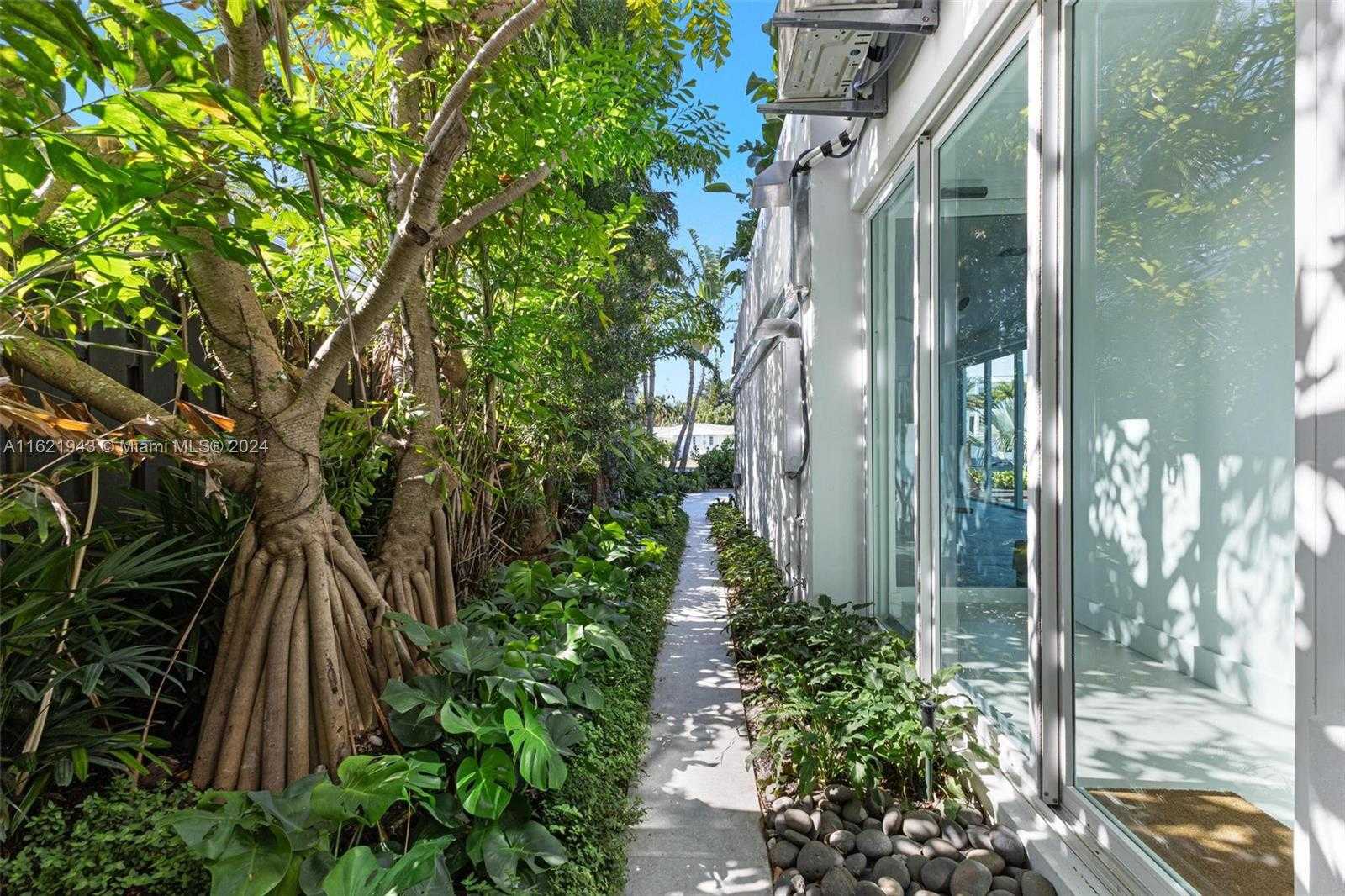 Small Image of 161 CAPE FLORIDA DR, Key Biscayne Number 13