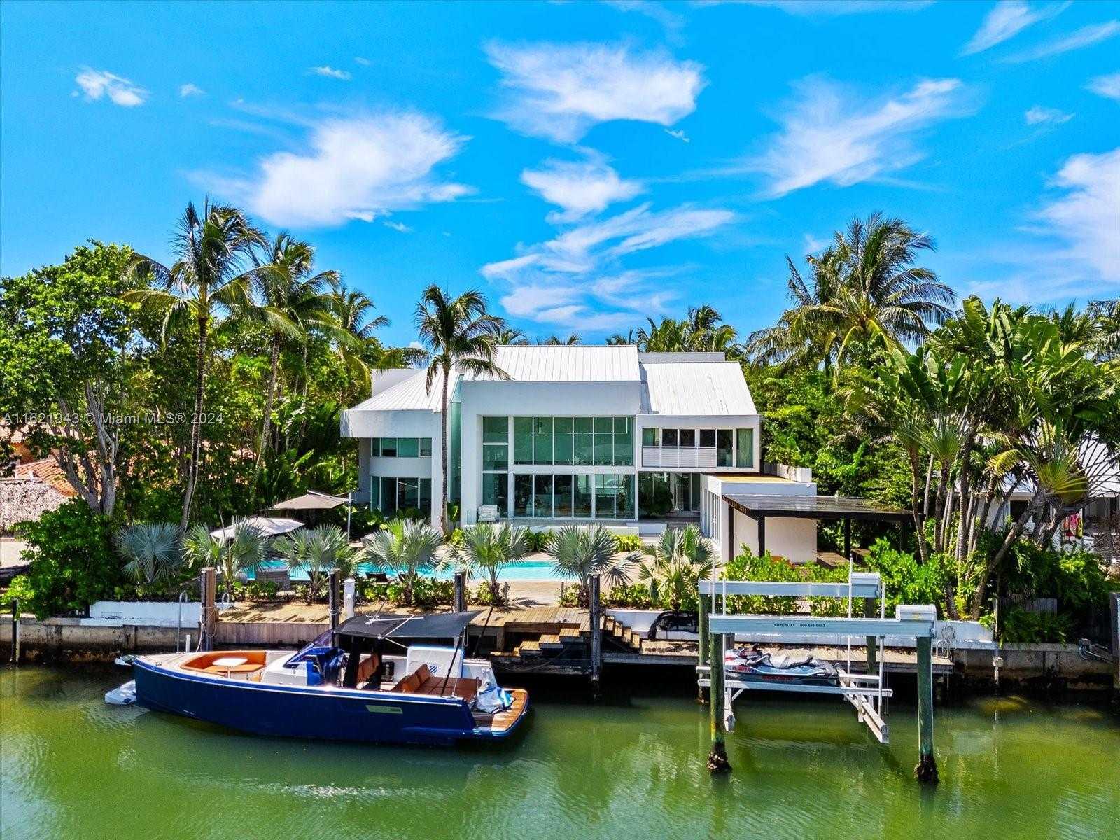 Small Image of 161 CAPE FLORIDA DR, Key Biscayne Number 2