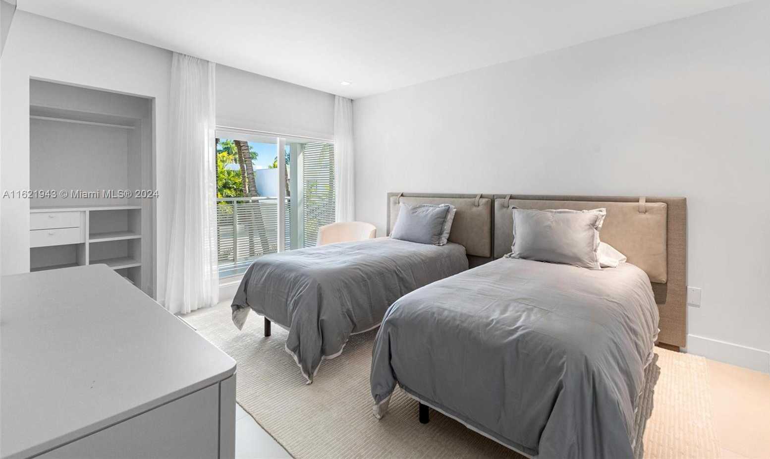 Small Image of 161 CAPE FLORIDA DR, Key Biscayne Number 31