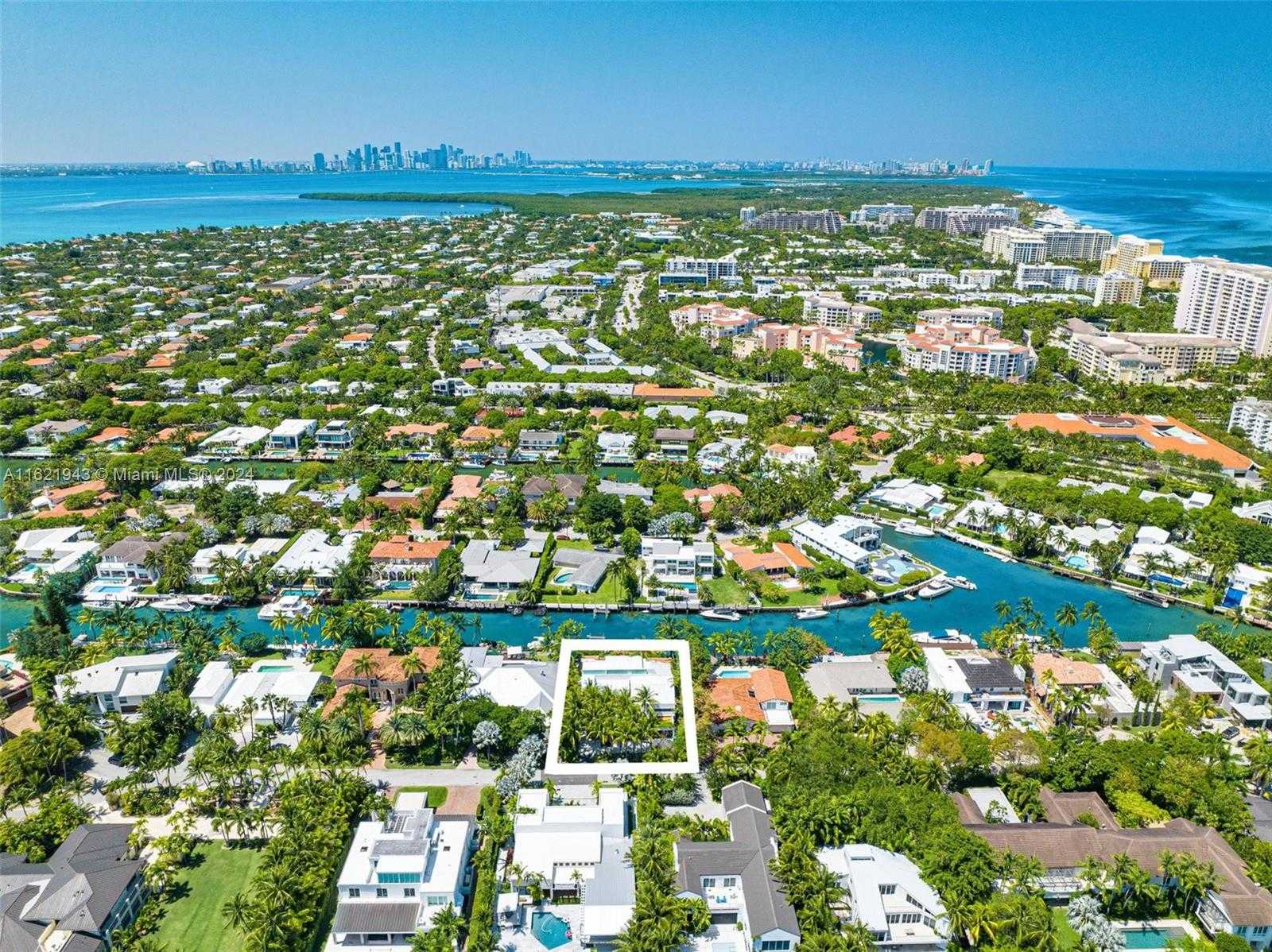 Small Image of 161 CAPE FLORIDA DR, Key Biscayne Number 35