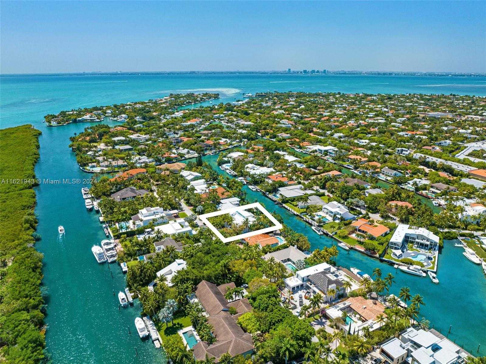 Small Image of 161 CAPE FLORIDA DR, Key Biscayne Number 36