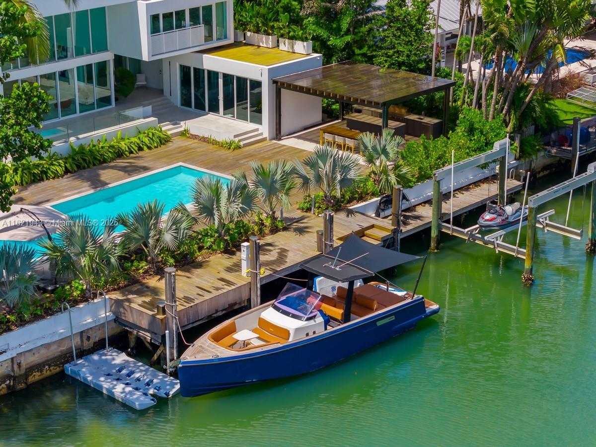 Small Image of 161 CAPE FLORIDA DR, Key Biscayne Number 45