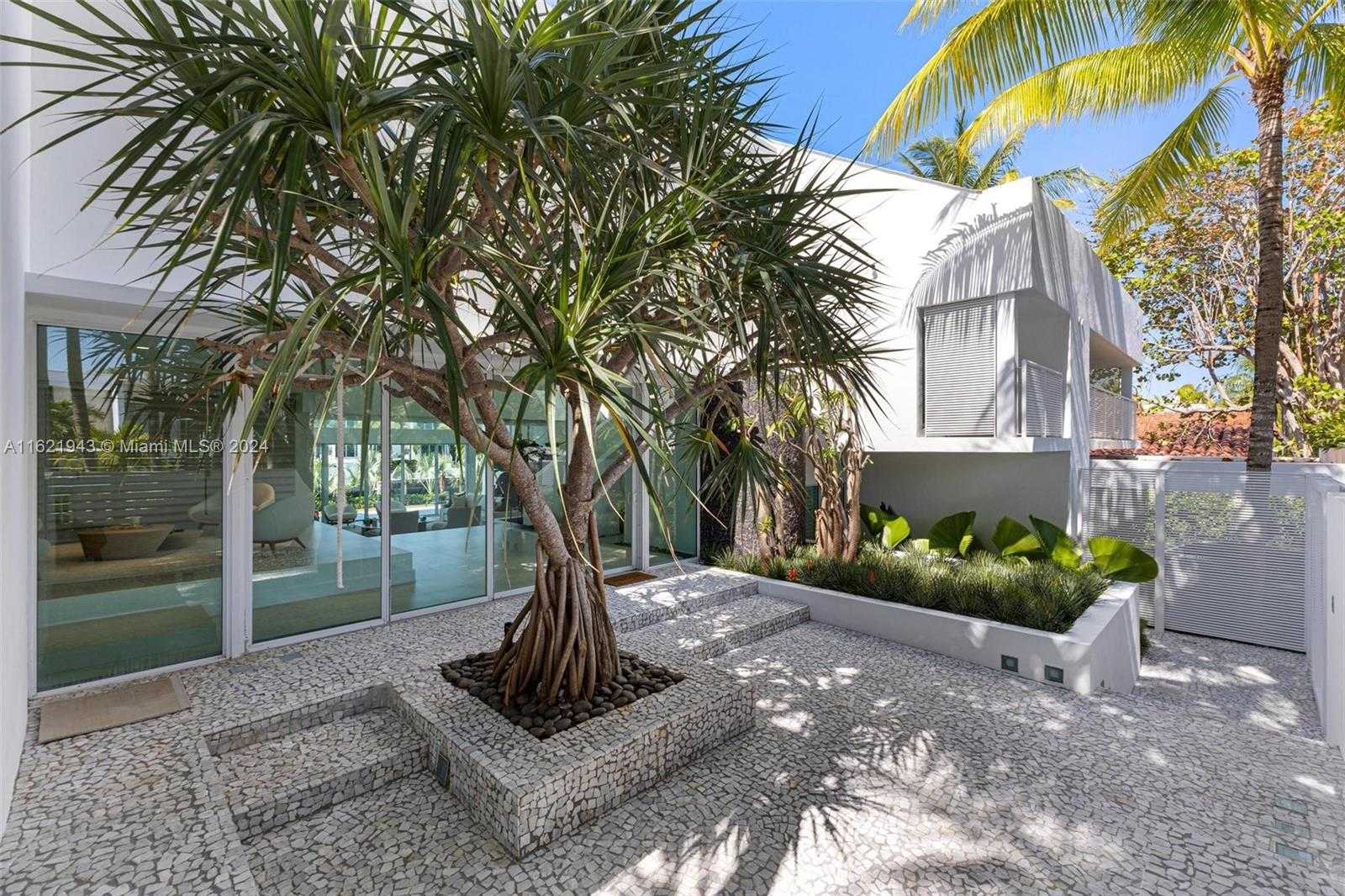 Small Image of 161 CAPE FLORIDA DR, Key Biscayne Number 6