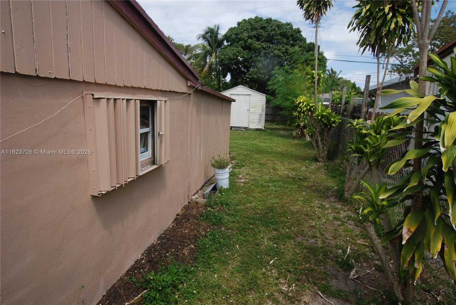 Small Image of 1801 NORTH EAST 176TH ST, North Miami Beach Number 10