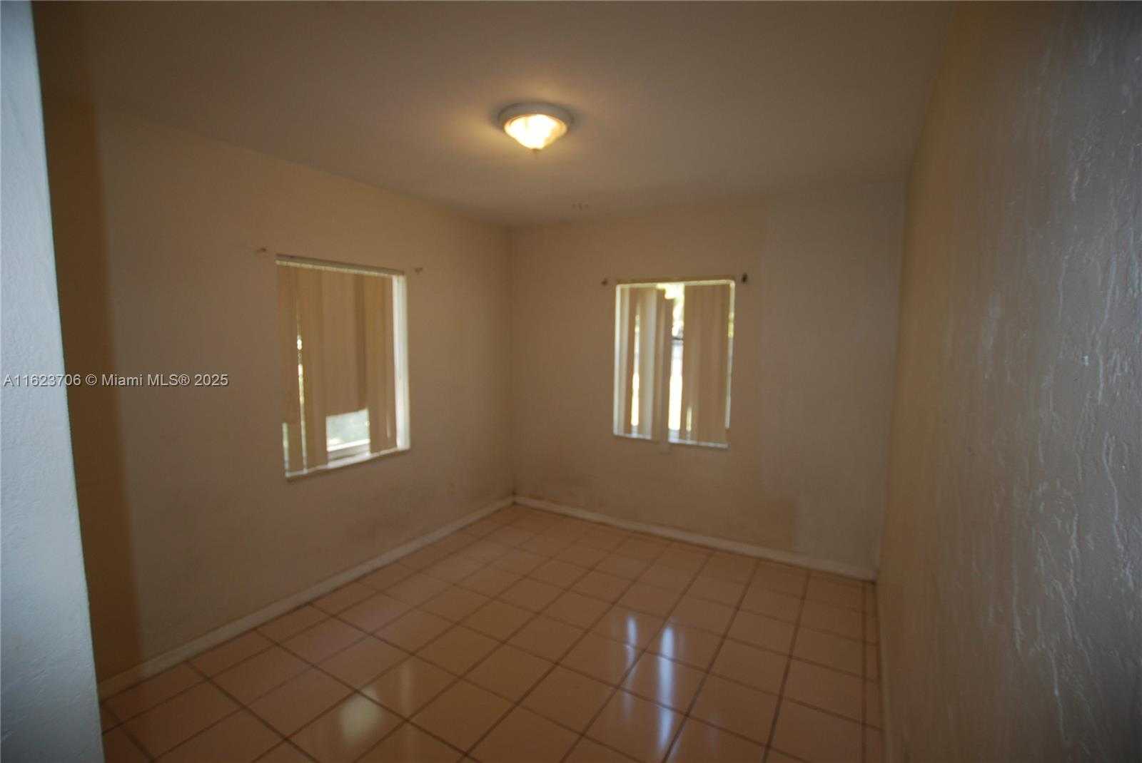 Small Image of 1801 NORTH EAST 176TH ST, North Miami Beach Number 14