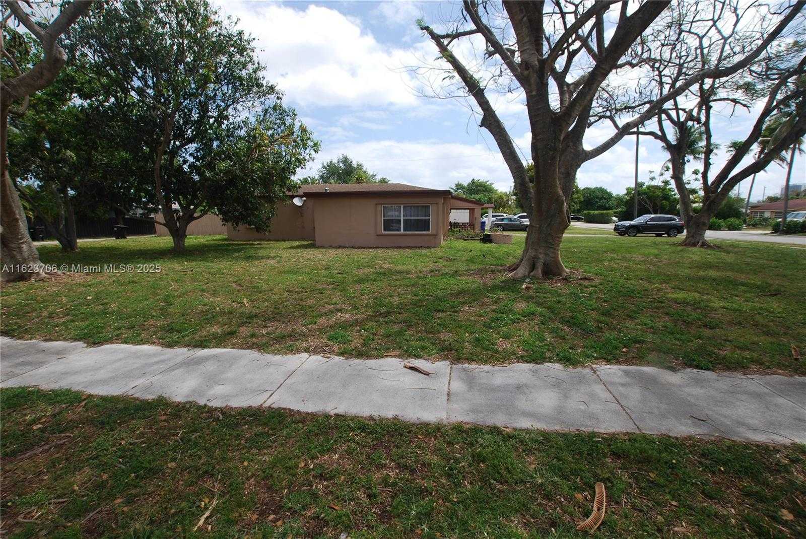 Small Image of 1801 NORTH EAST 176TH ST, North Miami Beach Number 8