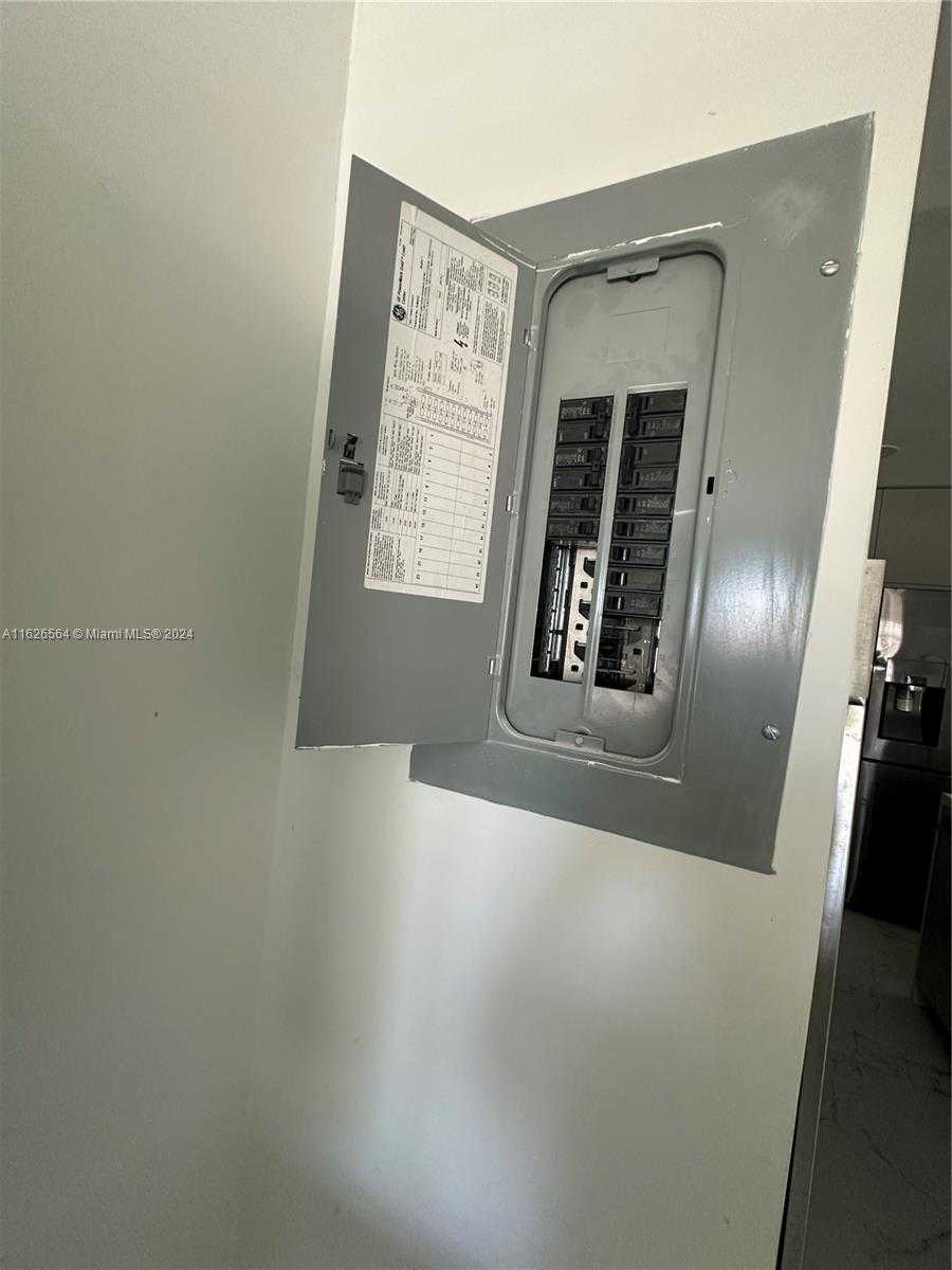 Small Image of 1619 MOFFETT ST, Hollywood Number 13