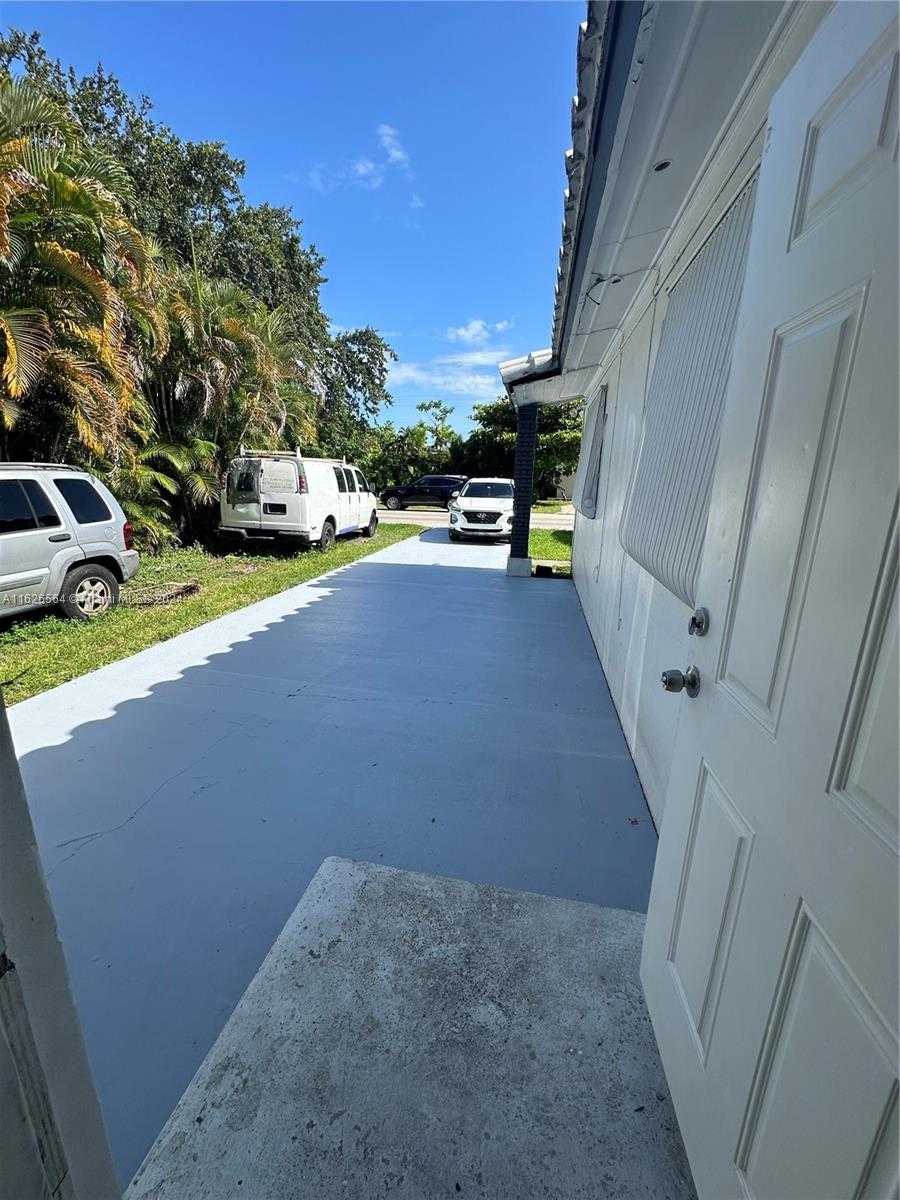 Small Image of 1619 MOFFETT ST, Hollywood Number 14