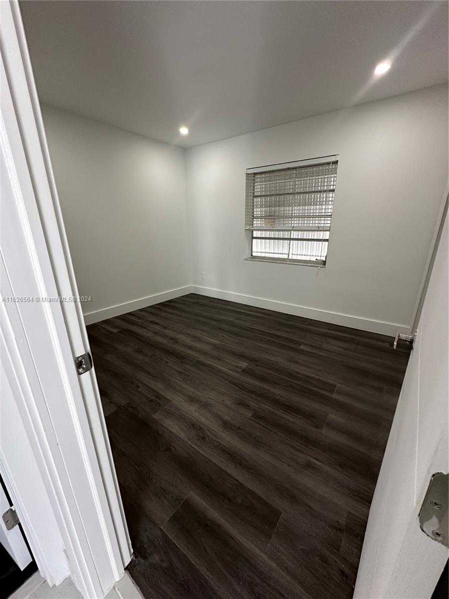 Small Image of 1619 MOFFETT ST, Hollywood Number 24