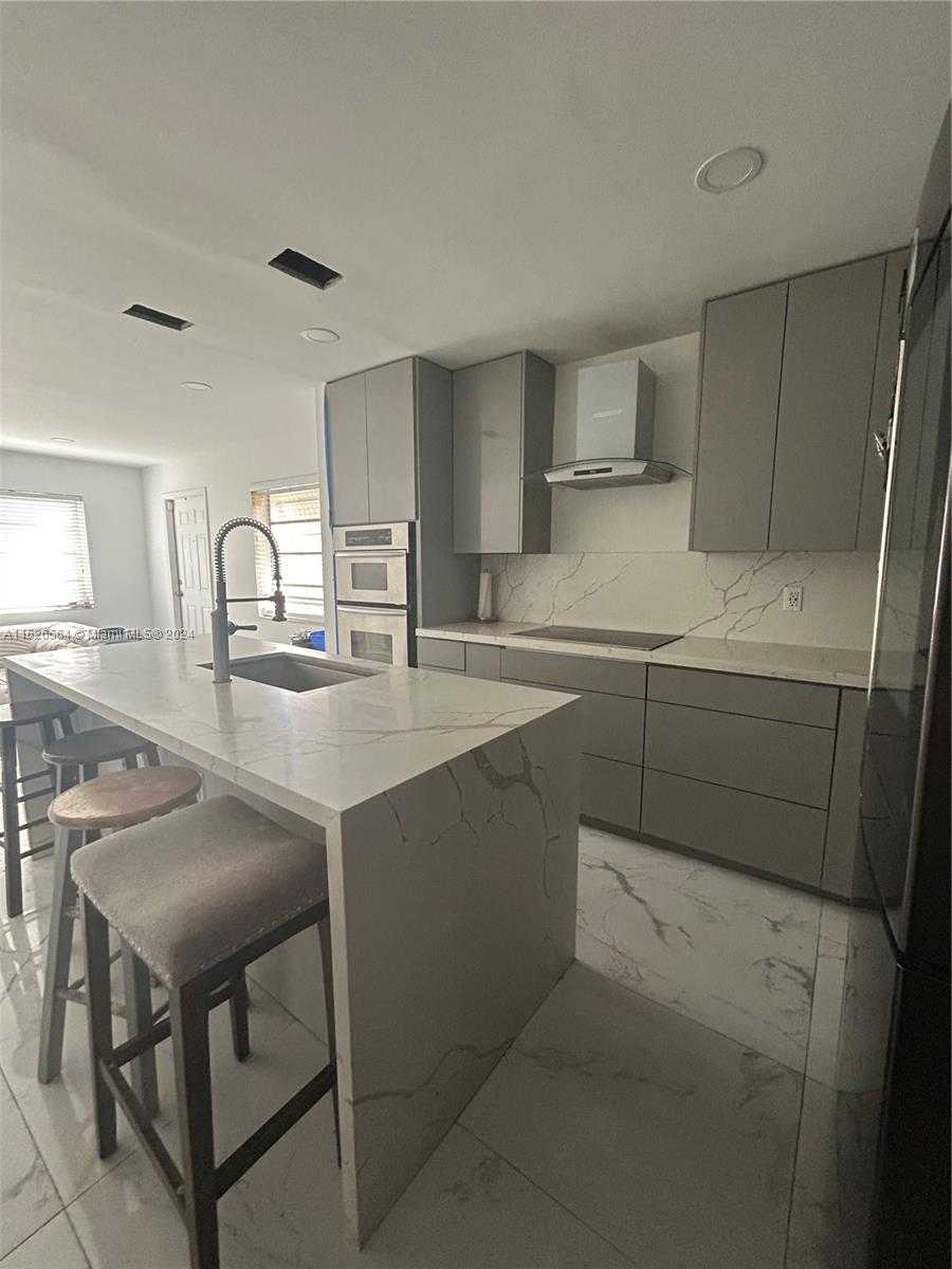 Small Image of 1619 MOFFETT ST, Hollywood Number 3