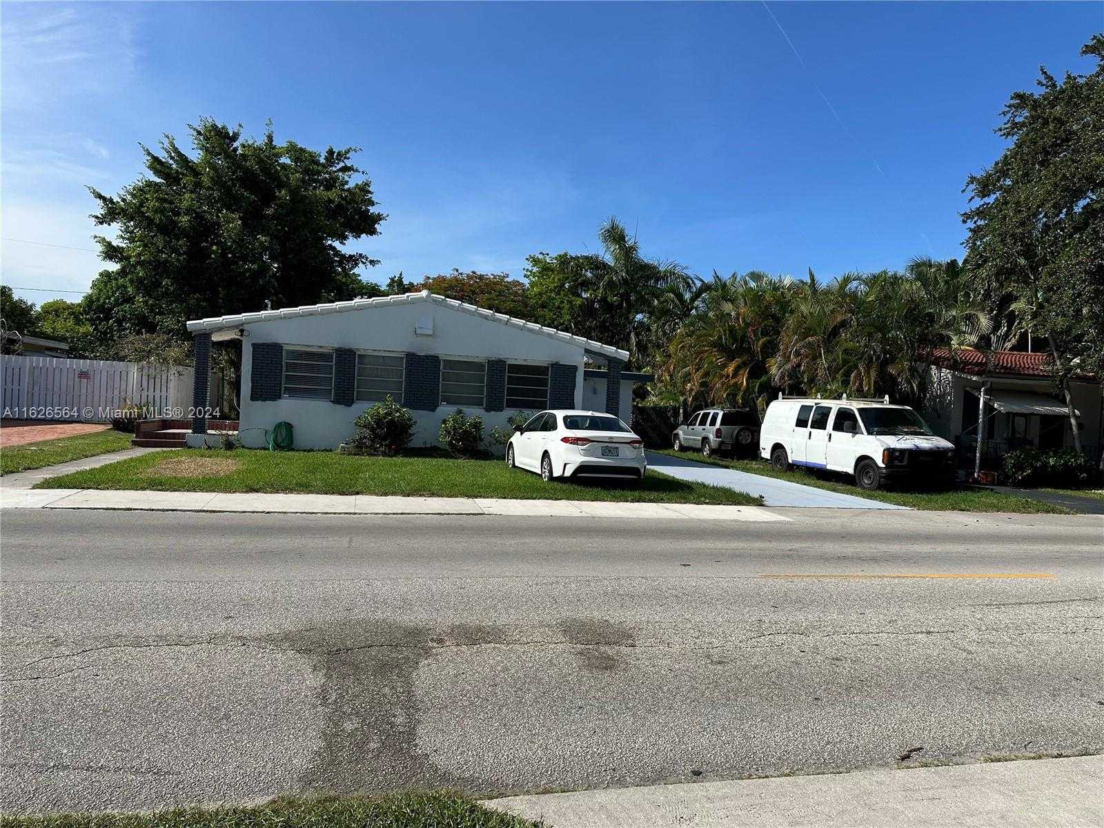 Small Image of 1619 MOFFETT ST, Hollywood Number 5