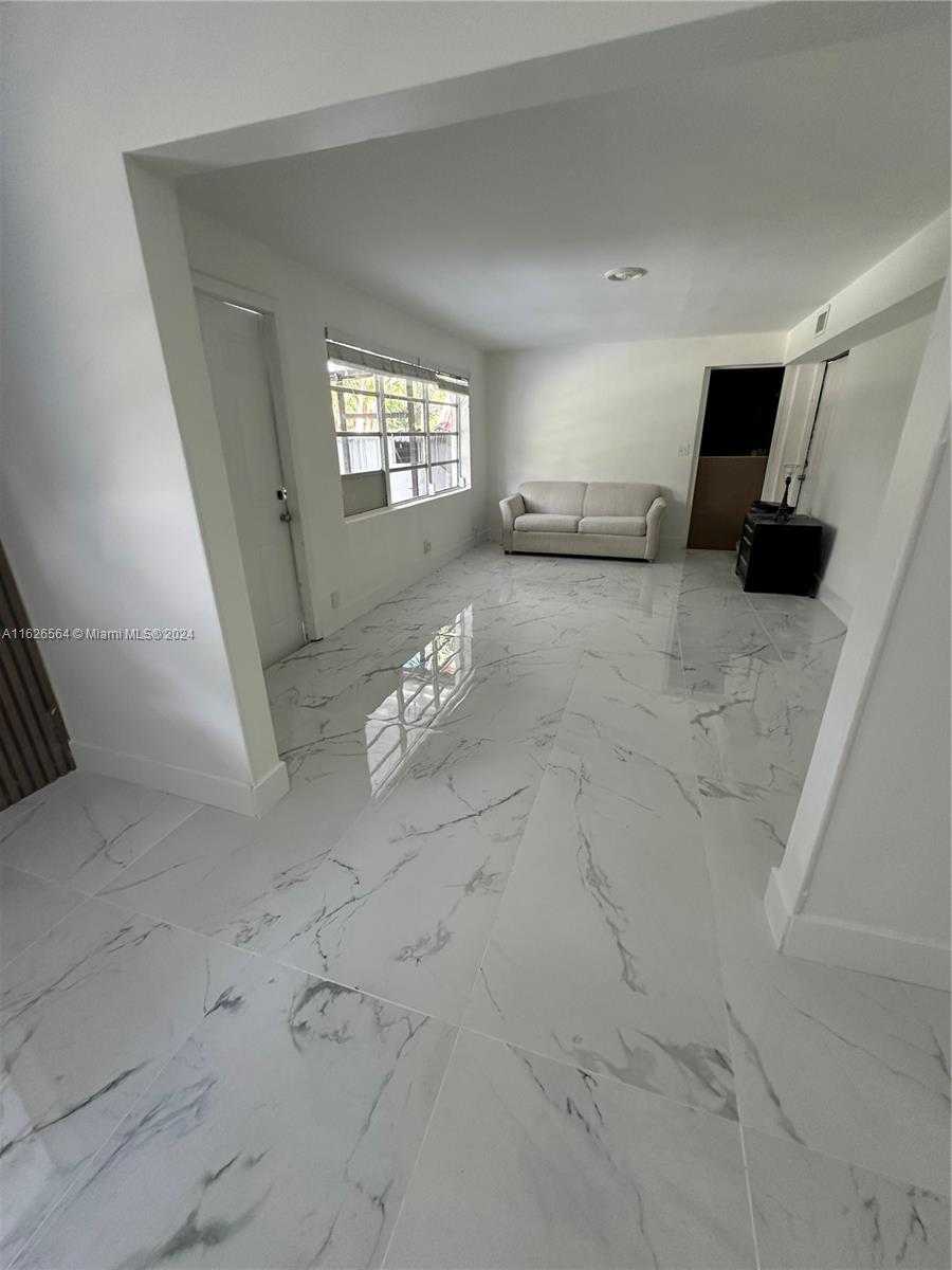 Small Image of 1619 MOFFETT ST, Hollywood Number 7