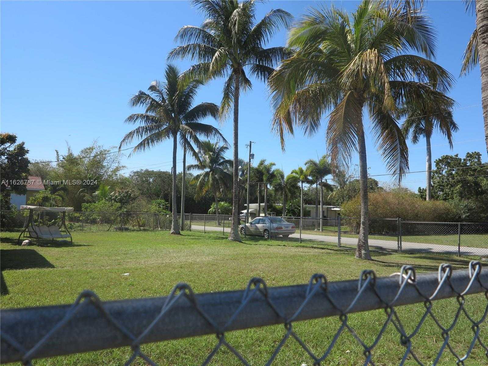 Small Image of 24925 SOUTH WEST 134TH CT, Homestead Number 3