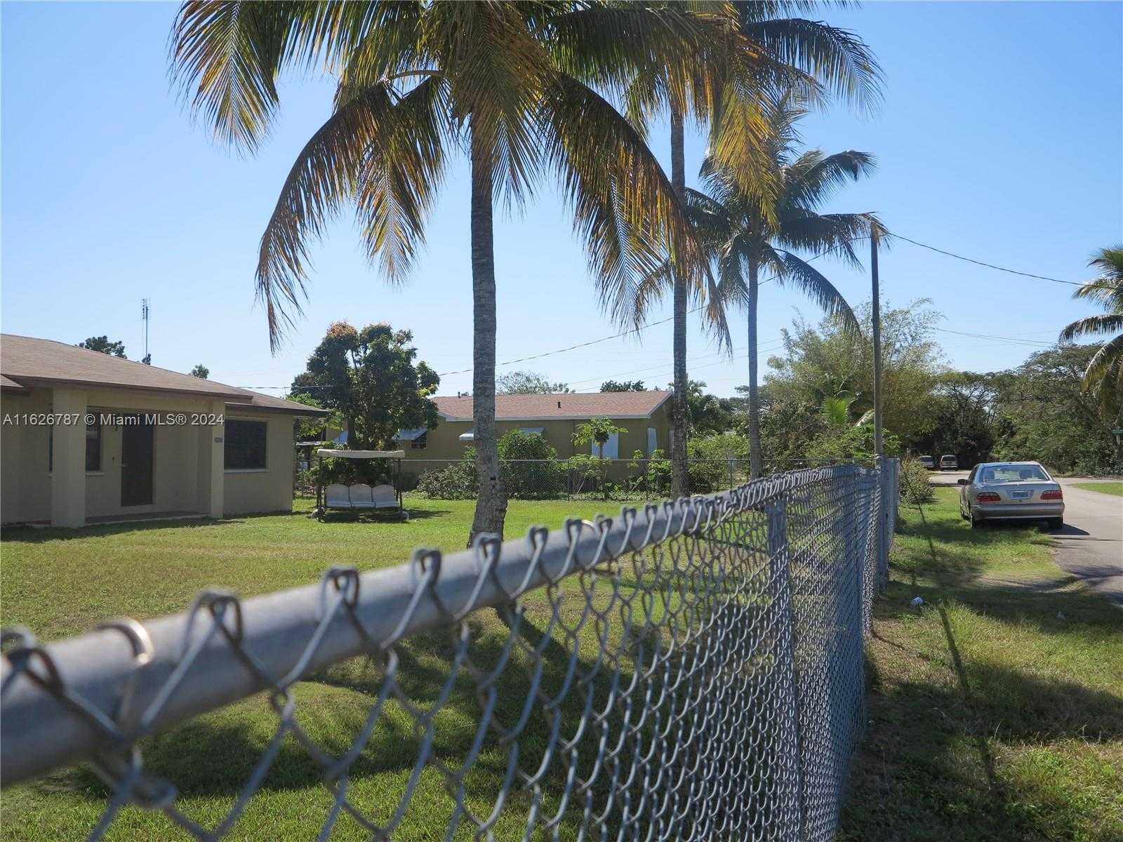 Small Image of 24925 SOUTH WEST 134TH CT, Homestead Number 5
