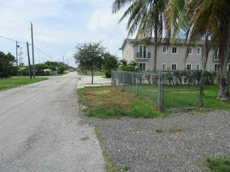 Small Image of 24925 SOUTH WEST 134TH CT, Homestead Number 7