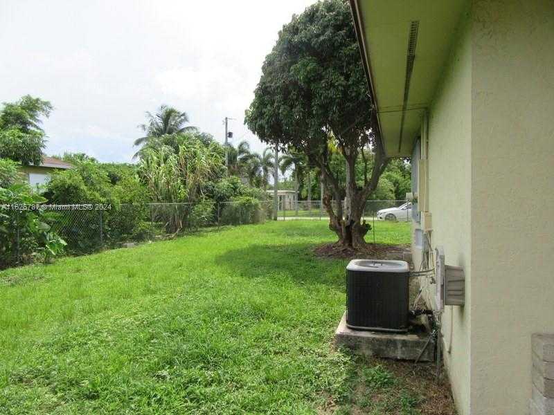 Small Image of 24925 SOUTH WEST 134TH CT, Homestead Number 9