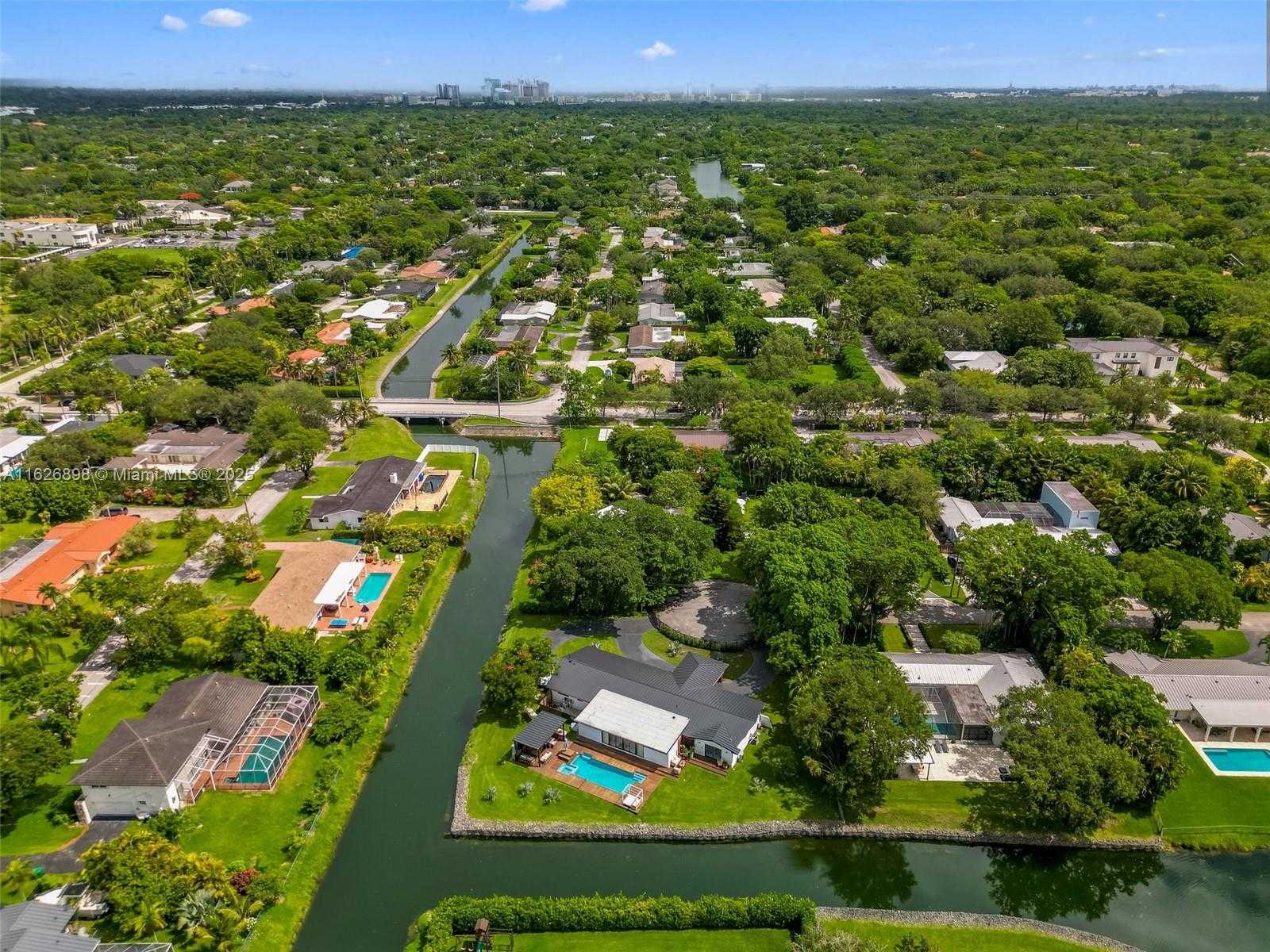 Small Image of 7000 SOUTH WEST 125TH ST, Pinecrest Number 2