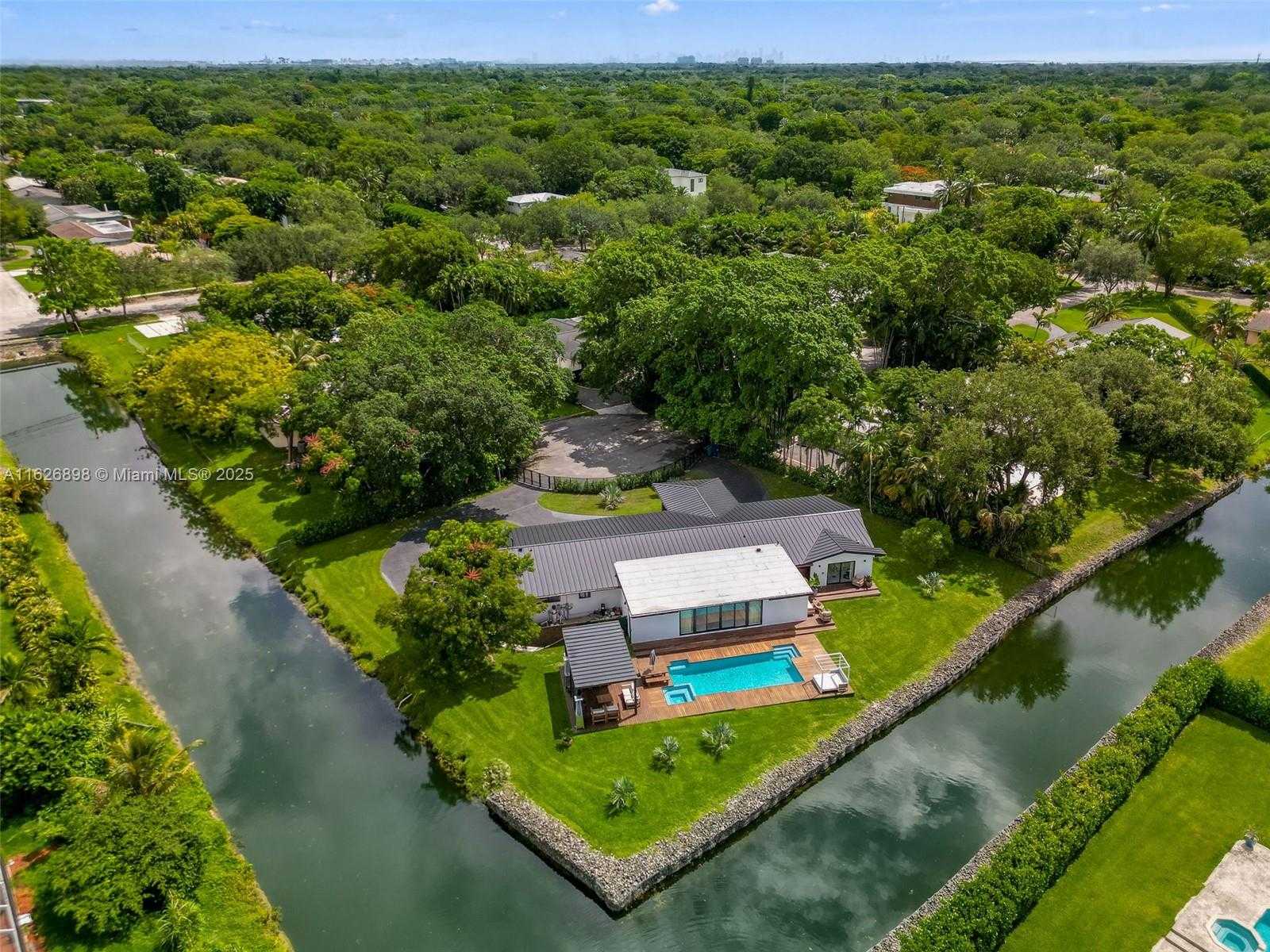 Small Image of 7000 SOUTH WEST 125TH ST, Pinecrest Number 22