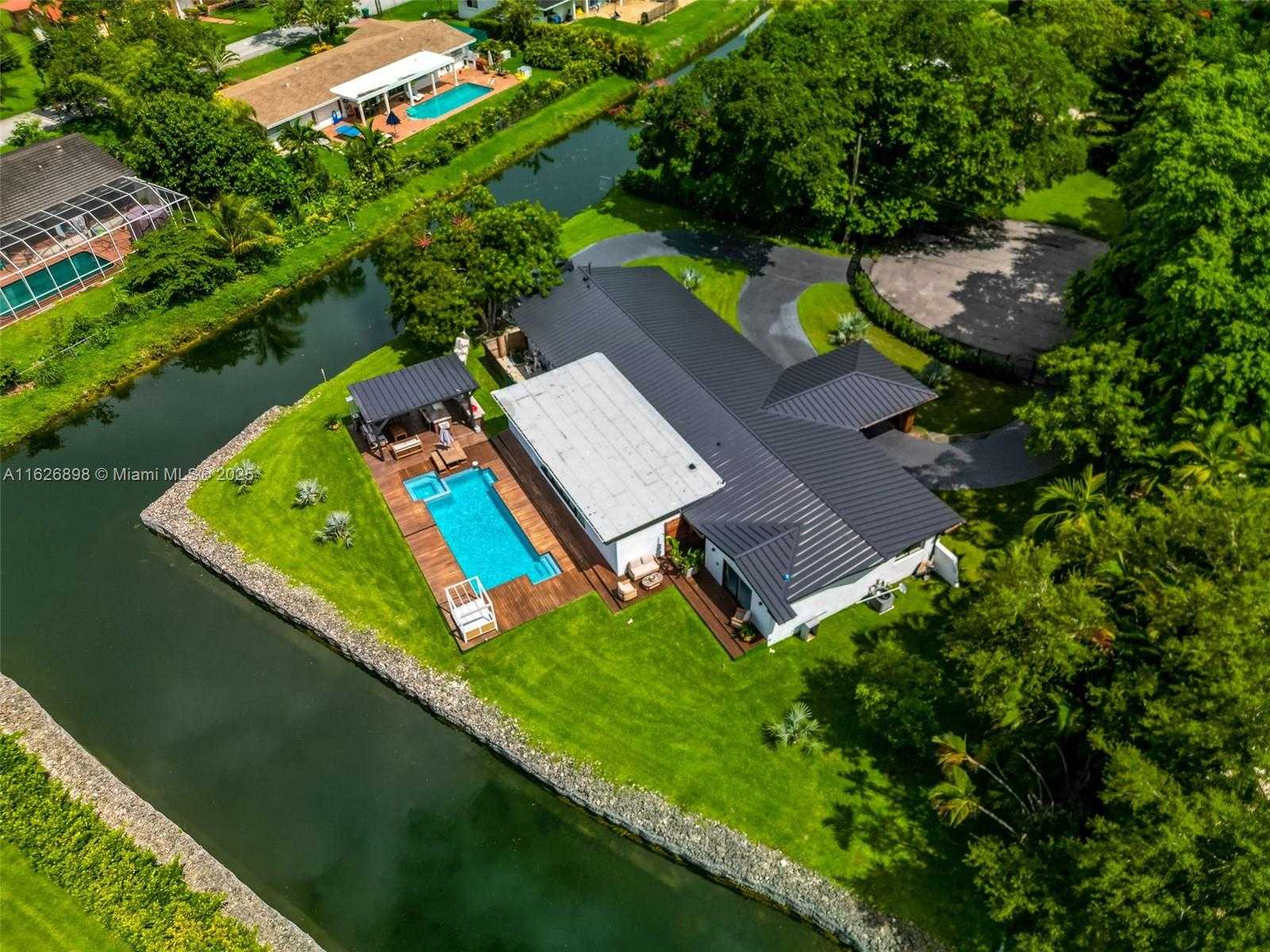 Small Image of 7000 SOUTH WEST 125TH ST, Pinecrest Number 23