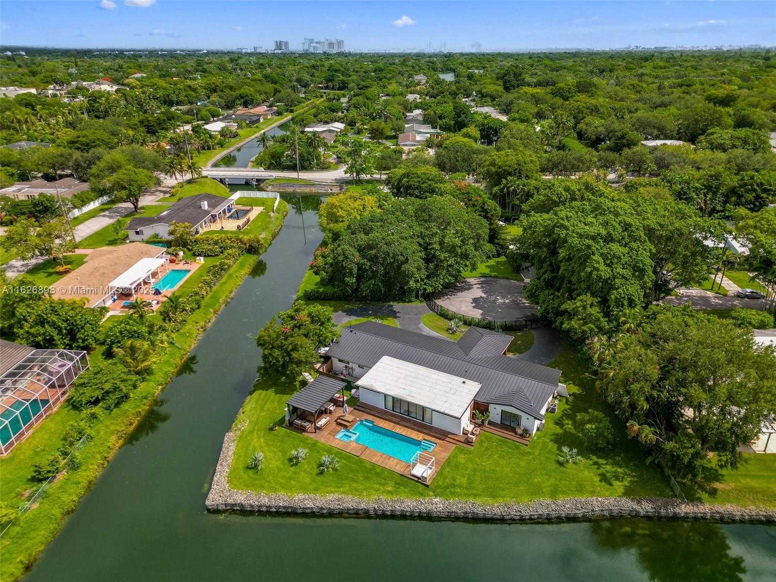 Small Image of 7000 SOUTH WEST 125TH ST, Pinecrest Number 40