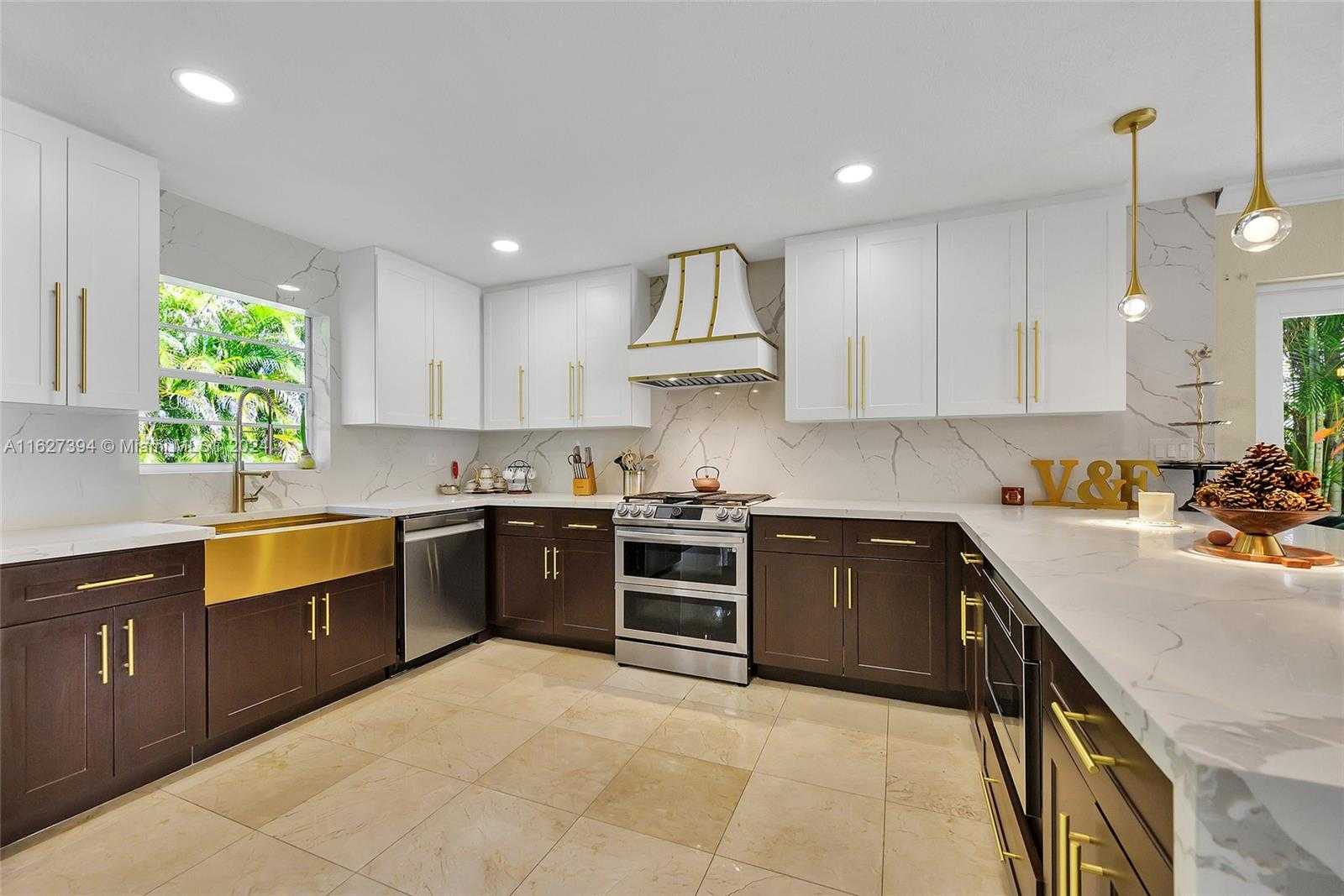 Small Image of 7949 NORTH WEST 188TH TER, Hialeah Number 14