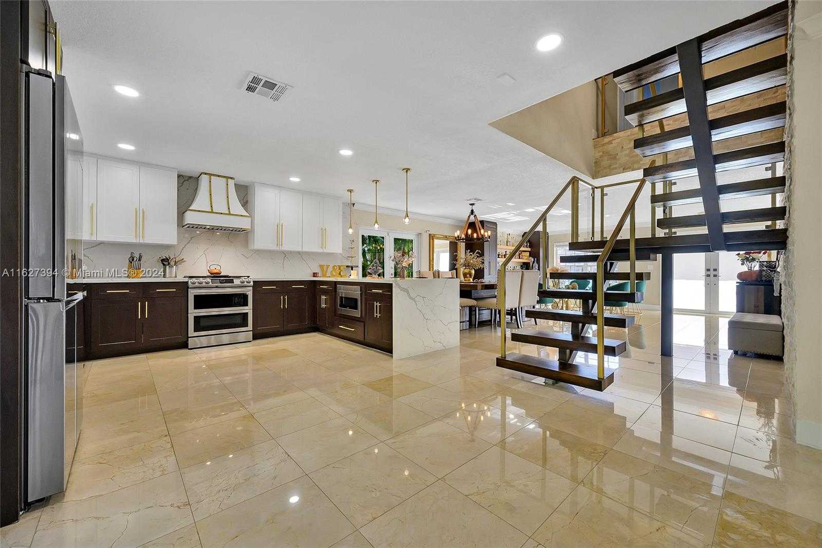 Small Image of 7949 NORTH WEST 188TH TER, Hialeah Number 15