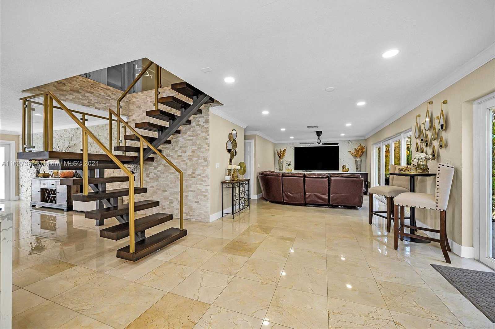 Small Image of 7949 NORTH WEST 188TH TER, Hialeah Number 16