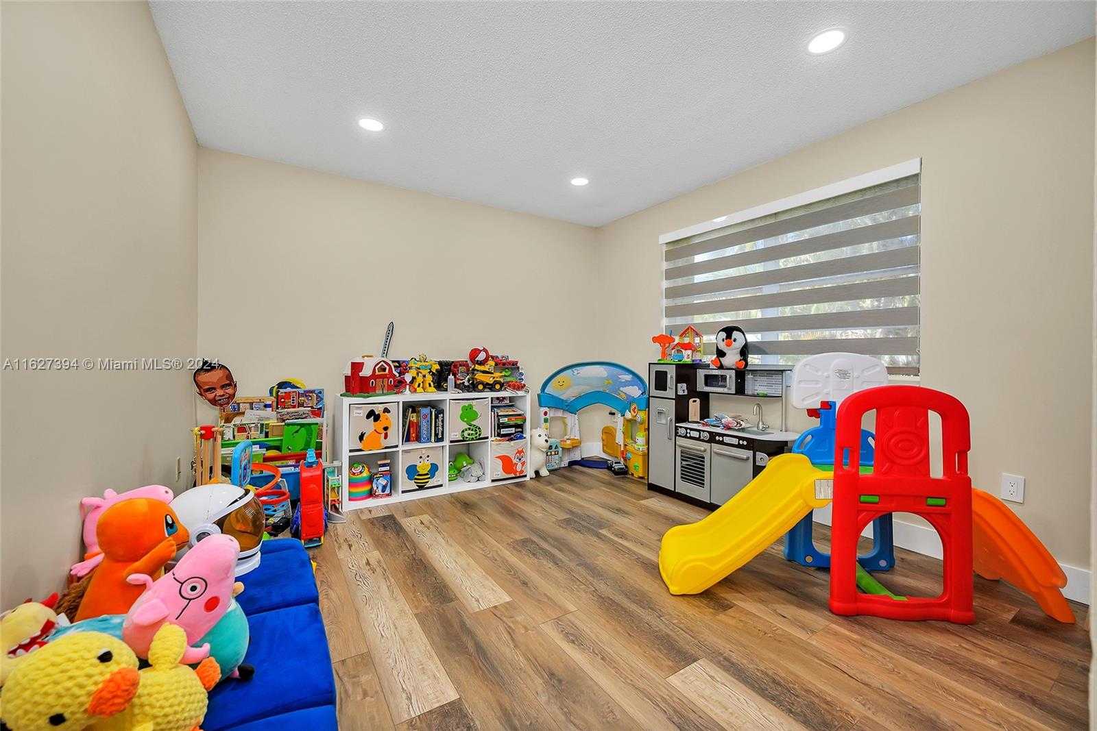 Small Image of 7949 NORTH WEST 188TH TER, Hialeah Number 27
