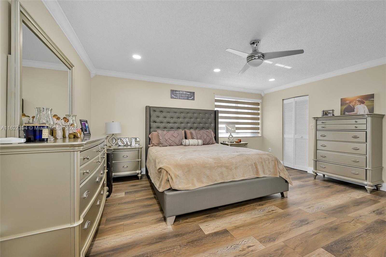 Small Image of 7949 NORTH WEST 188TH TER, Hialeah Number 30