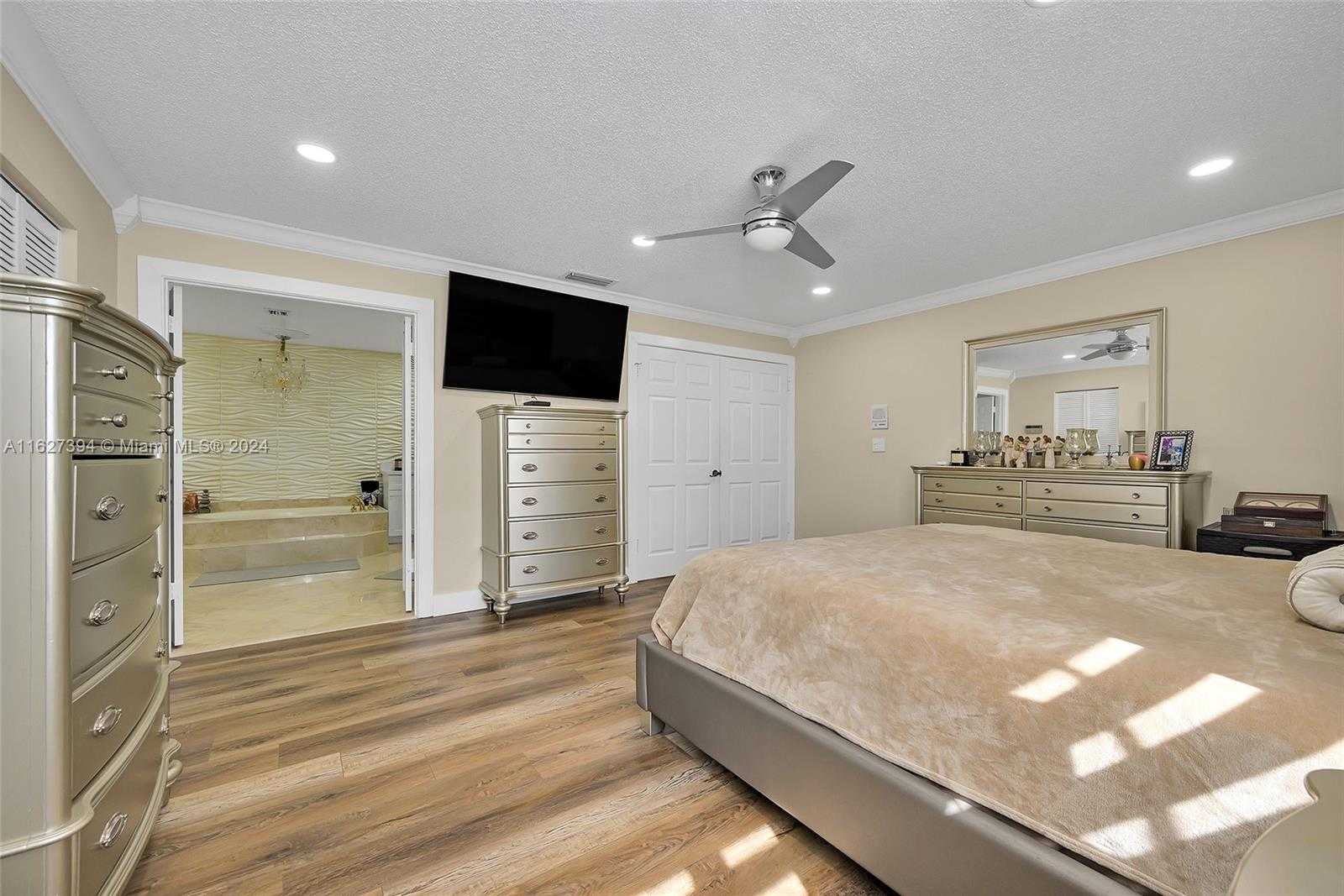 Small Image of 7949 NORTH WEST 188TH TER, Hialeah Number 31