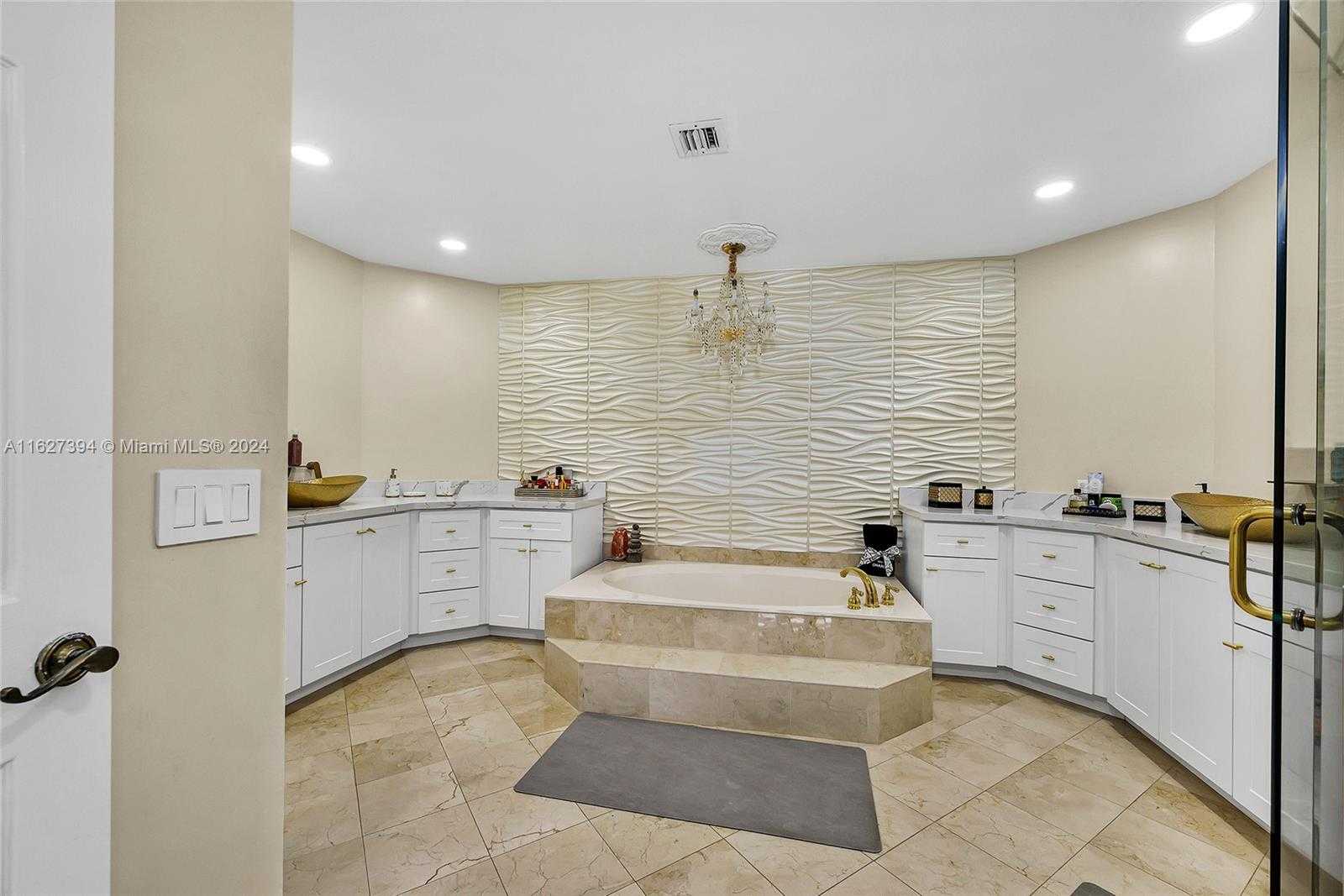 Small Image of 7949 NORTH WEST 188TH TER, Hialeah Number 32