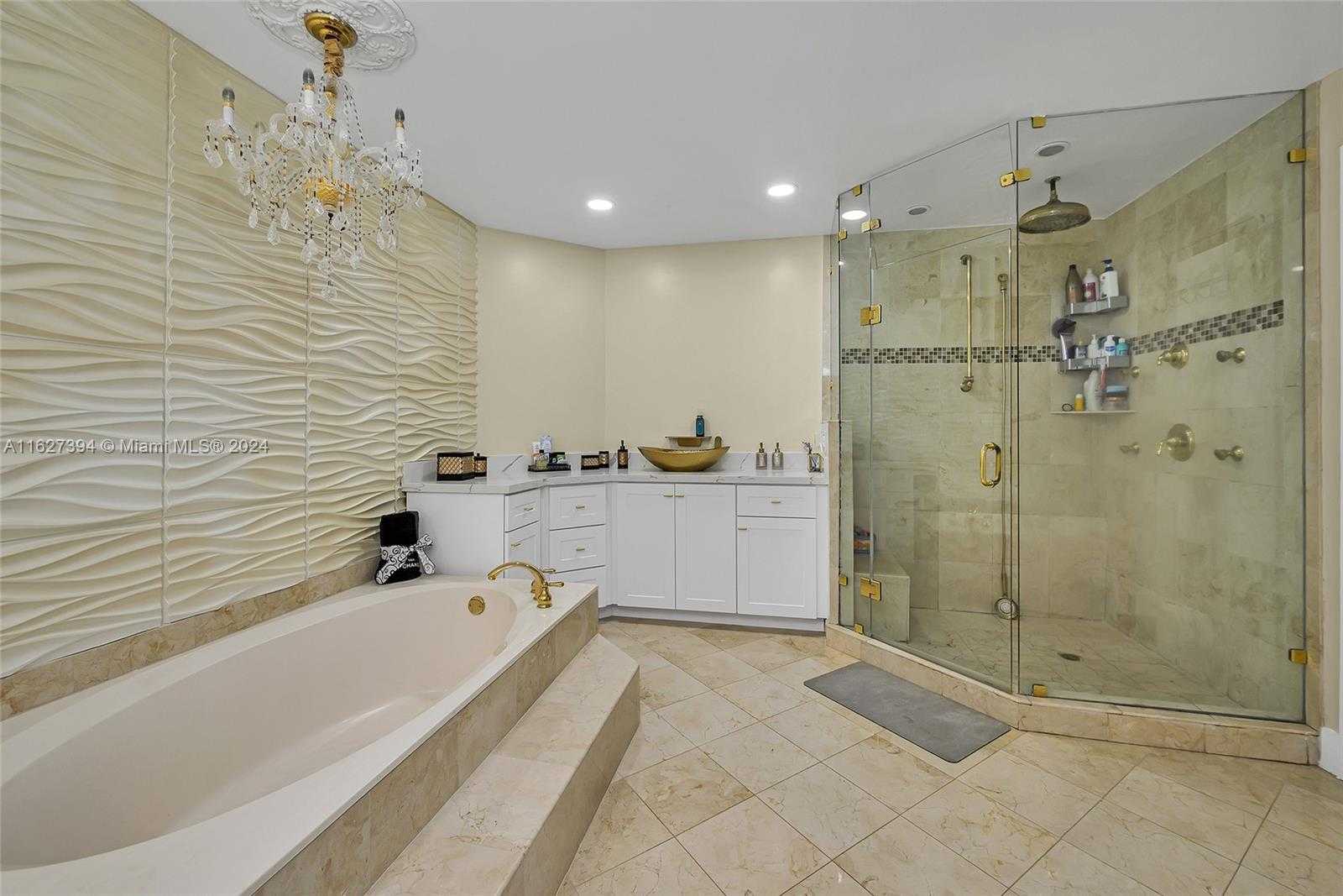 Small Image of 7949 NORTH WEST 188TH TER, Hialeah Number 34