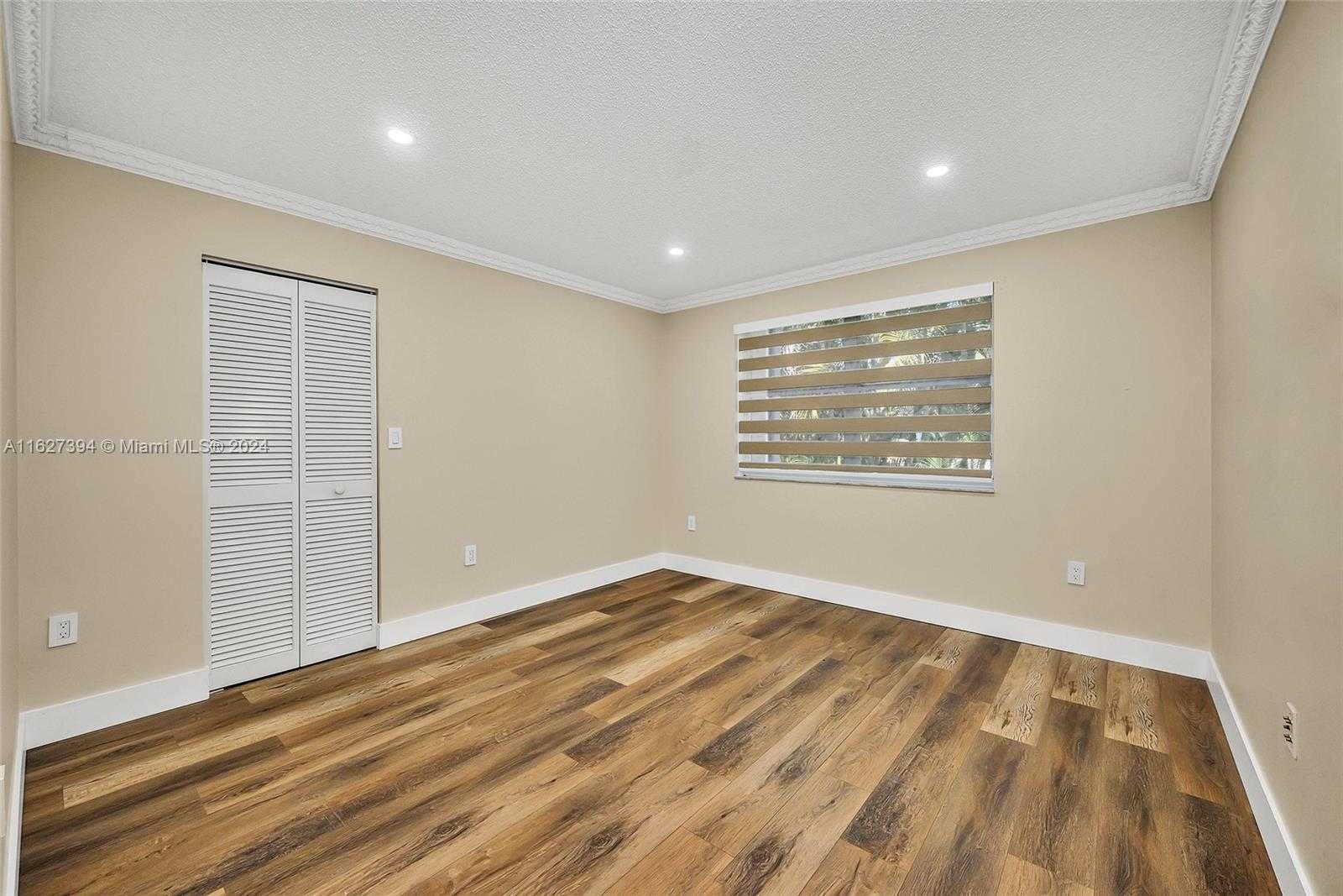 Small Image of 7949 NORTH WEST 188TH TER, Hialeah Number 37