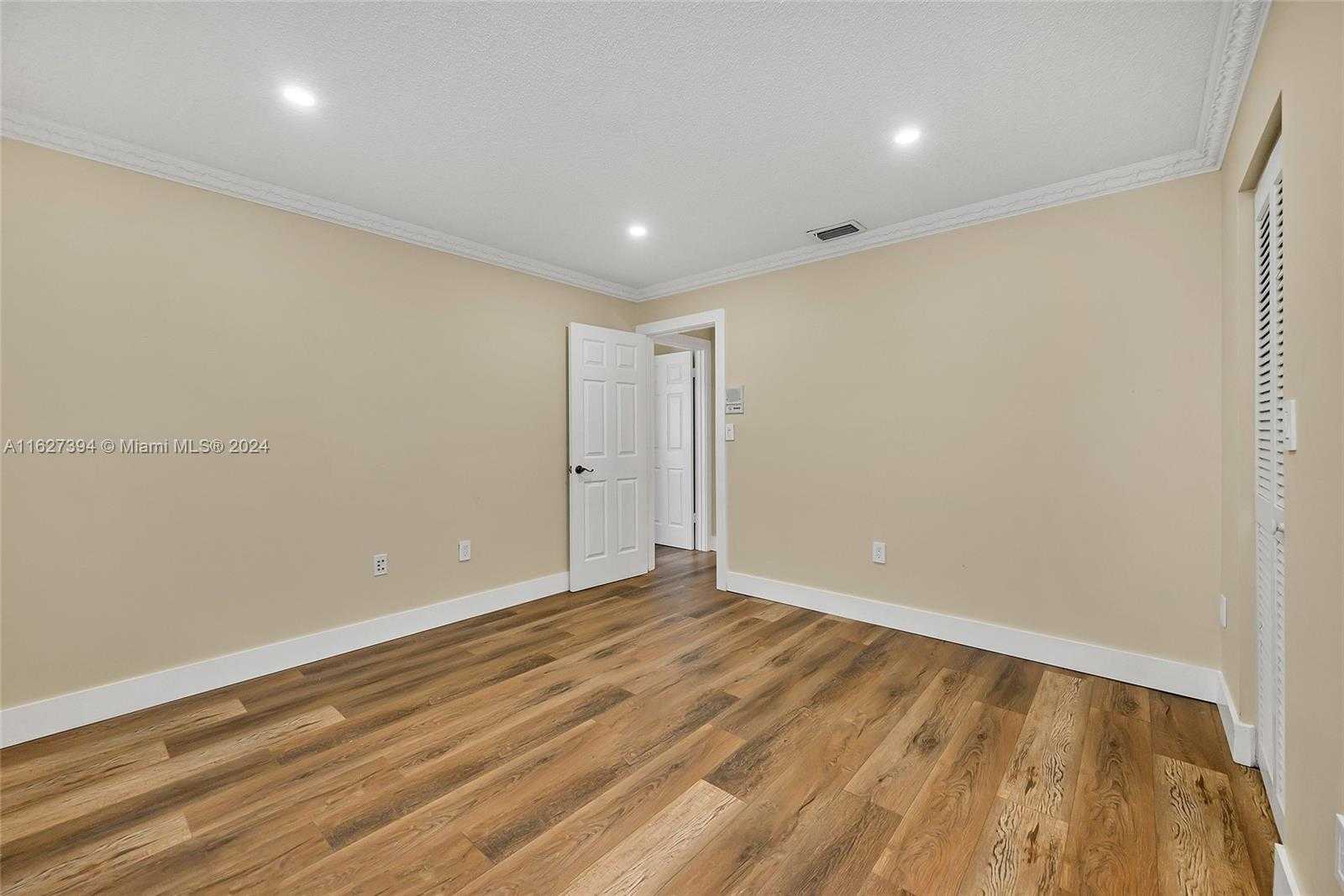 Small Image of 7949 NORTH WEST 188TH TER, Hialeah Number 38