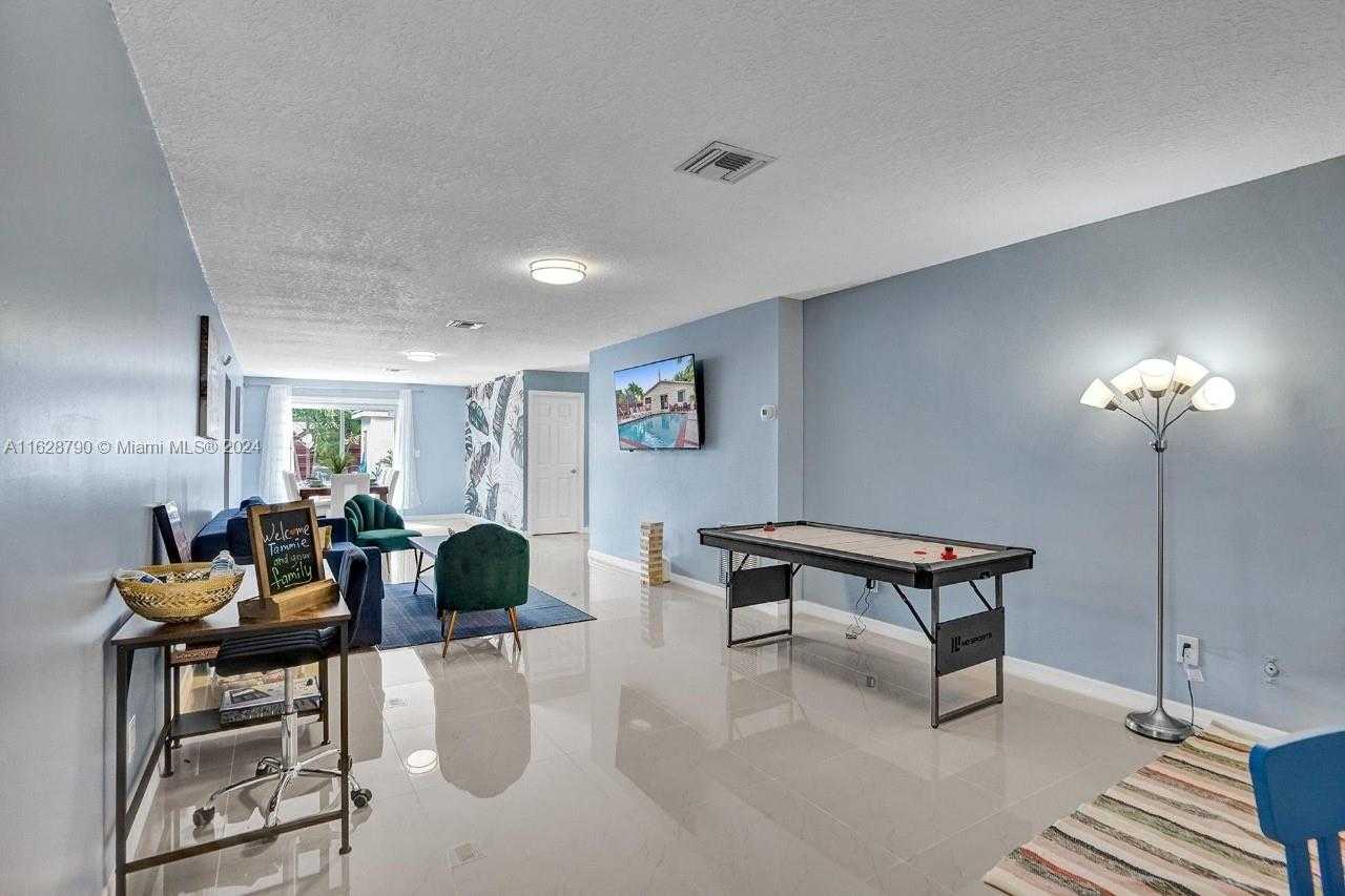 Small Image of 208 SOUTH WEST 2ND AVE, Hallandale Beach Number 12