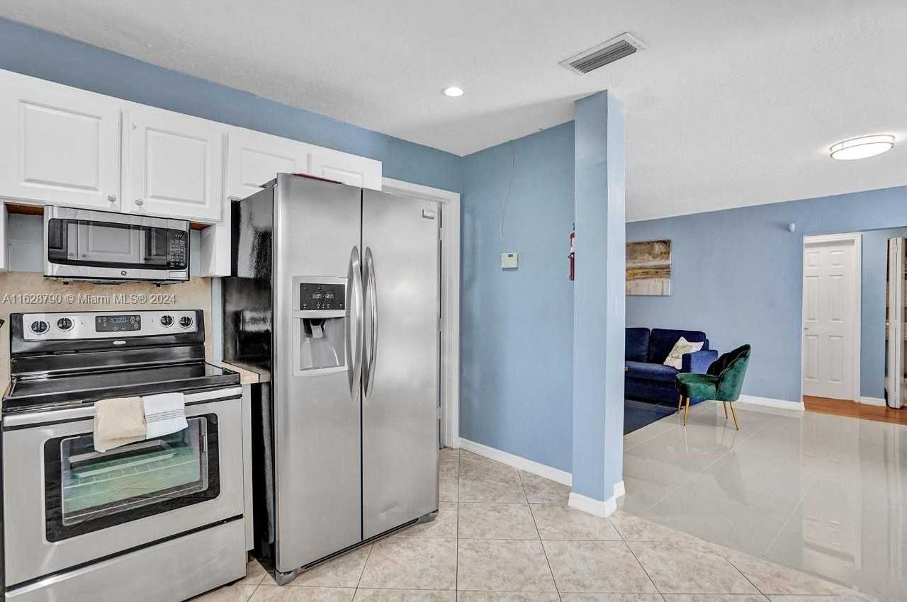 Small Image of 208 SOUTH WEST 2ND AVE, Hallandale Beach Number 13